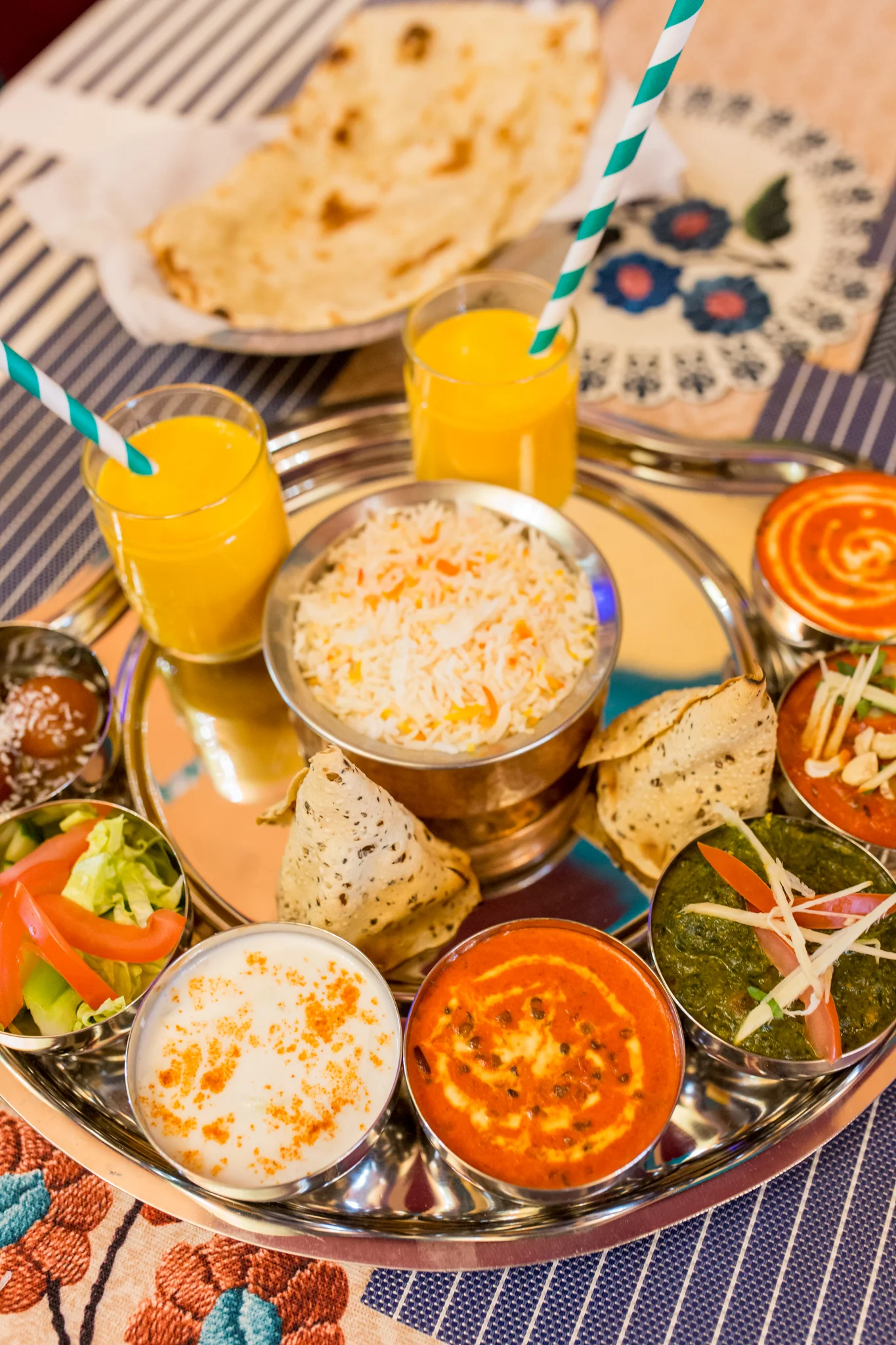 Vychutnajte si vo dvojici chutný vegetariánsky alebo mäsový Taj Mahal tanier – Obrázok 5