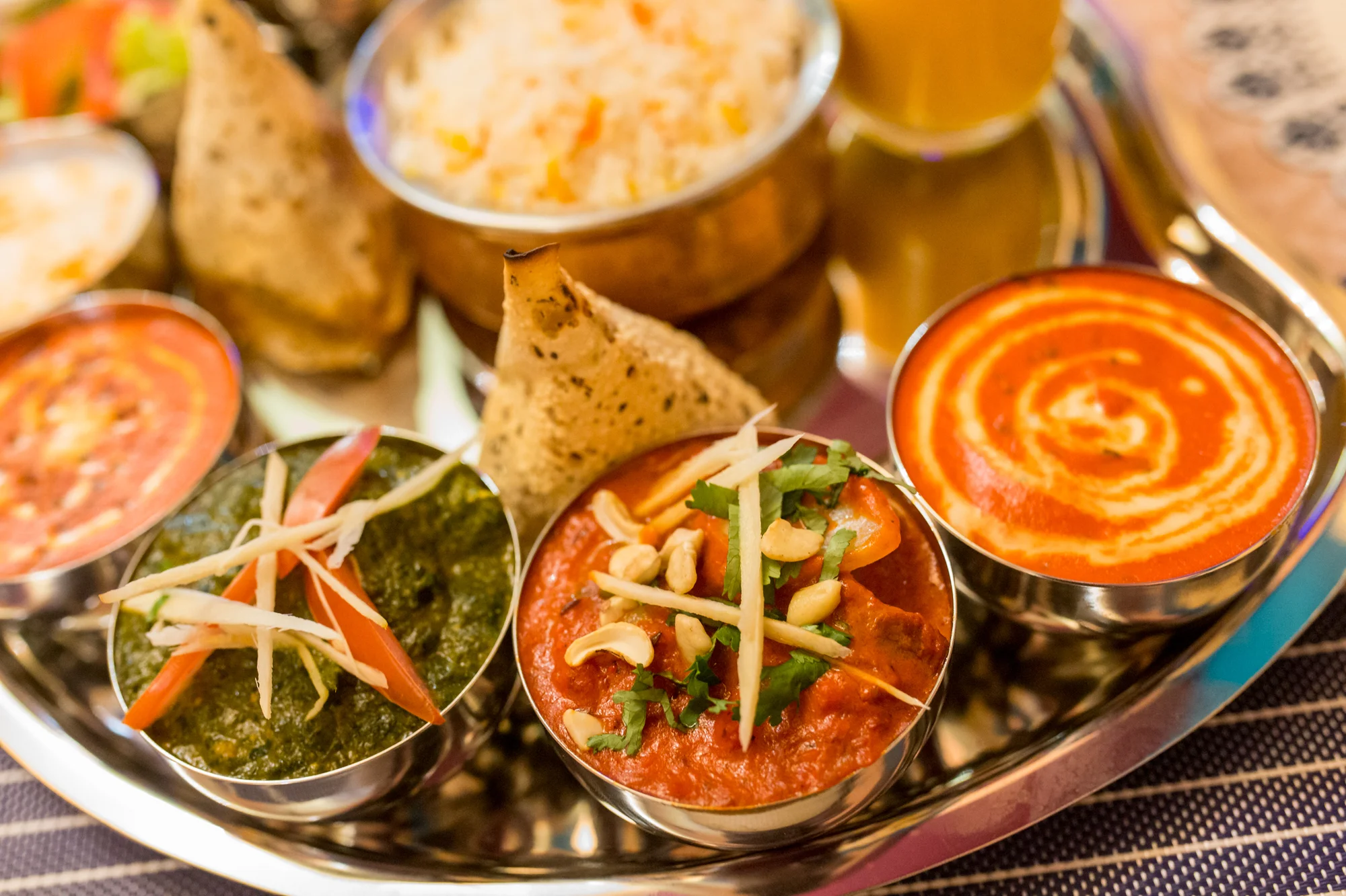 Vychutnajte si vo dvojici chutný vegetariánsky alebo mäsový Taj Mahal tanier – Obrázok 4