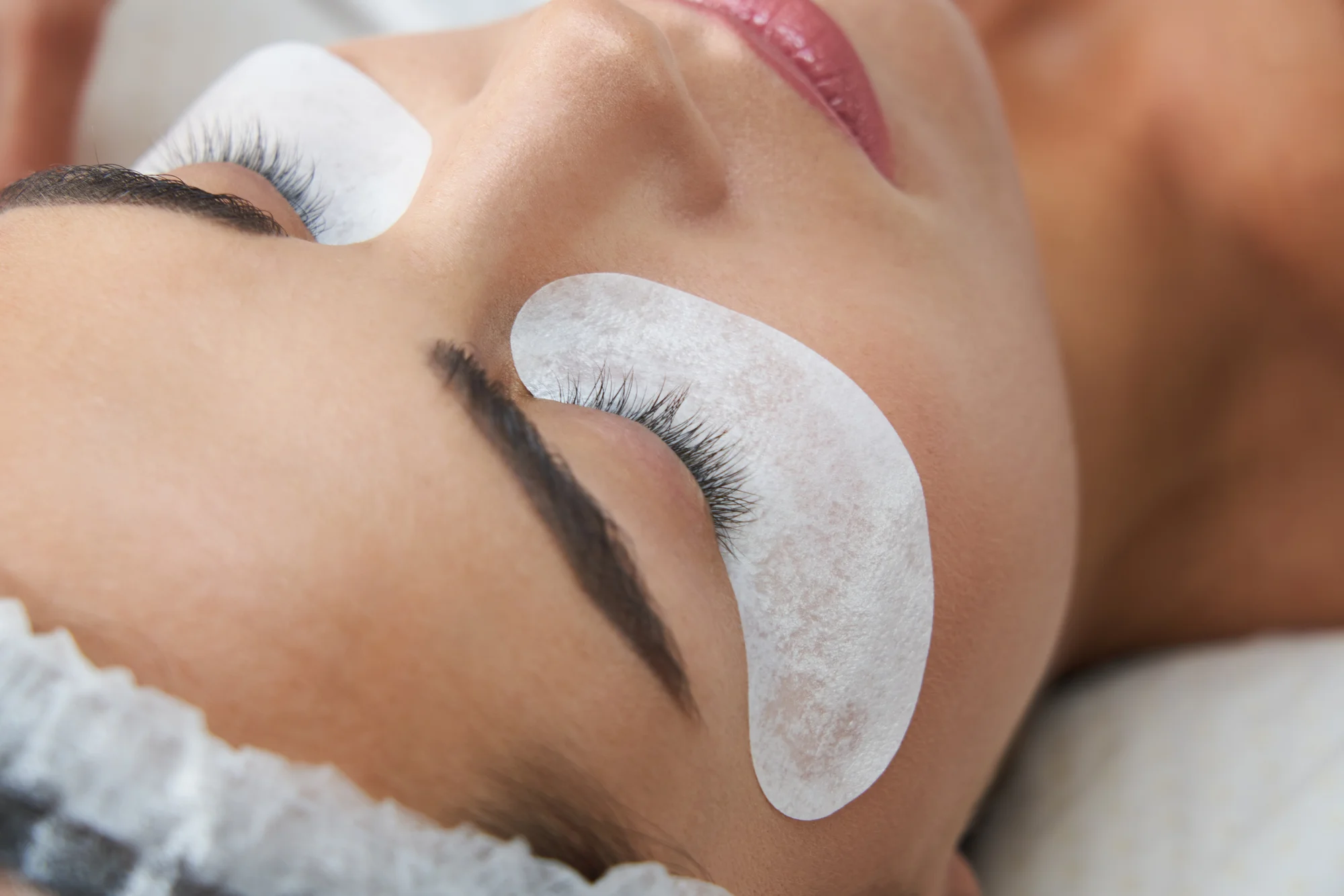 Laminácia obočia alebo lash lift mihalníc + vyživujúci "botox" – Obrázok 3