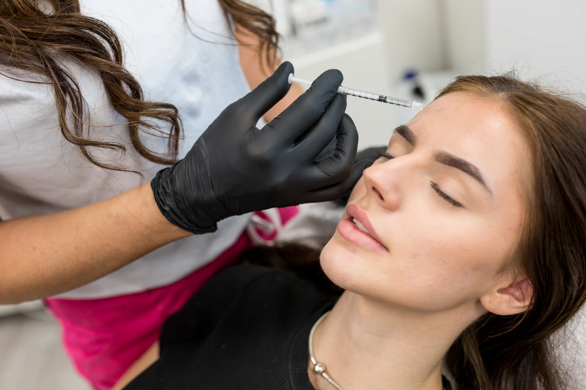 Výplň pier, contouring kyselinou alebo redukcia vrások pomocou Botoxu – Obrázok 4