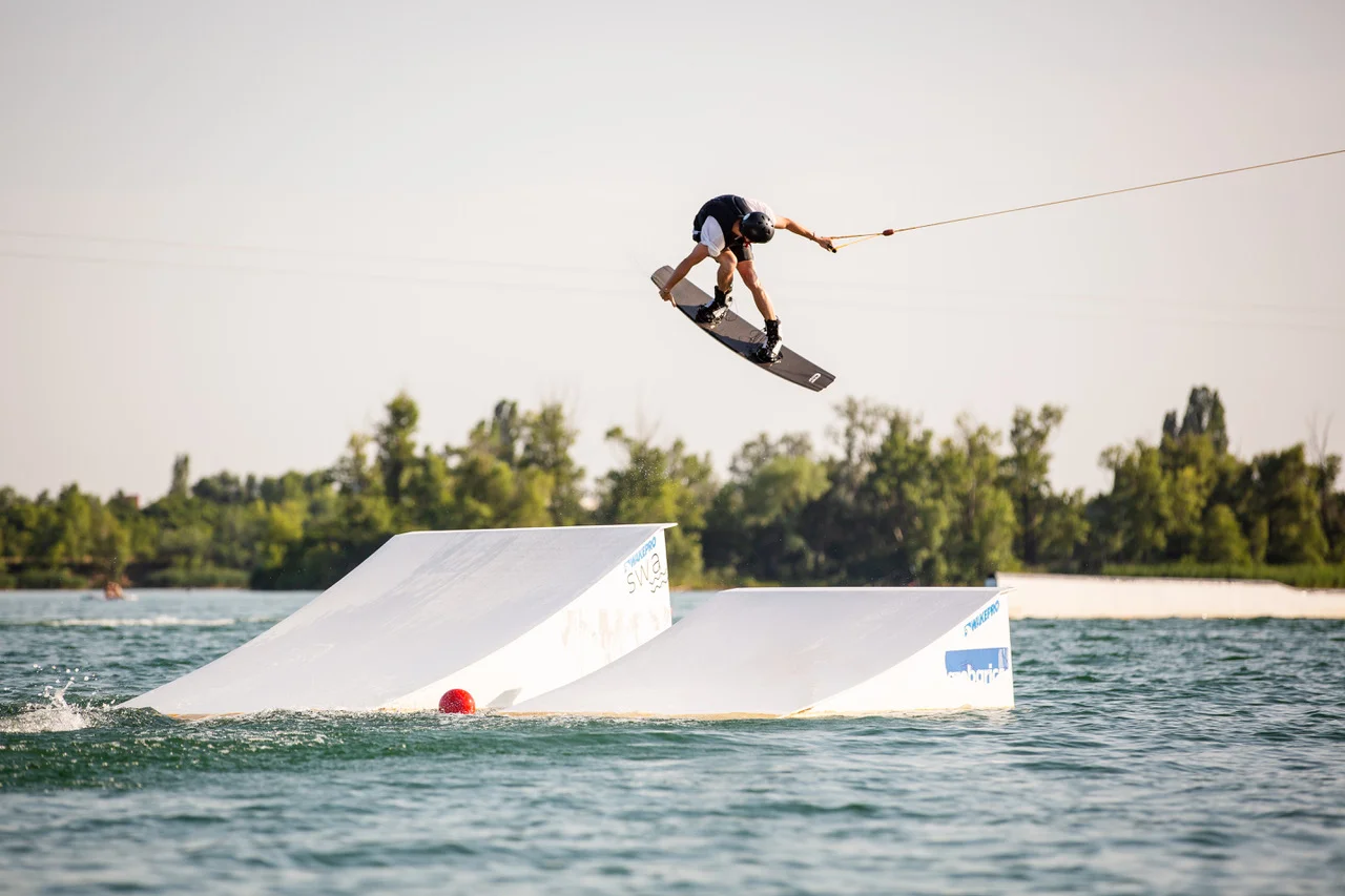 Wakeboarding na Wakelake: 2 hodiny, celý deň, mesiac alebo individuálna lekcia: FROM ZERO TO HERO – Obrázok 6