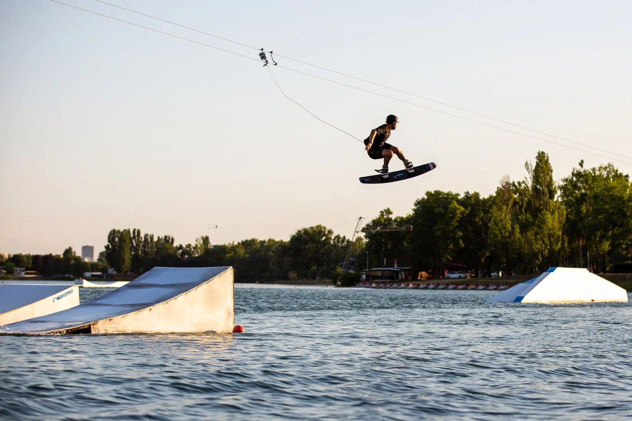 Wakeboarding na Wakelake: 2 hodiny, celý deň, mesiac alebo individuálna lekcia: FROM ZERO TO HERO – Obrázok 2