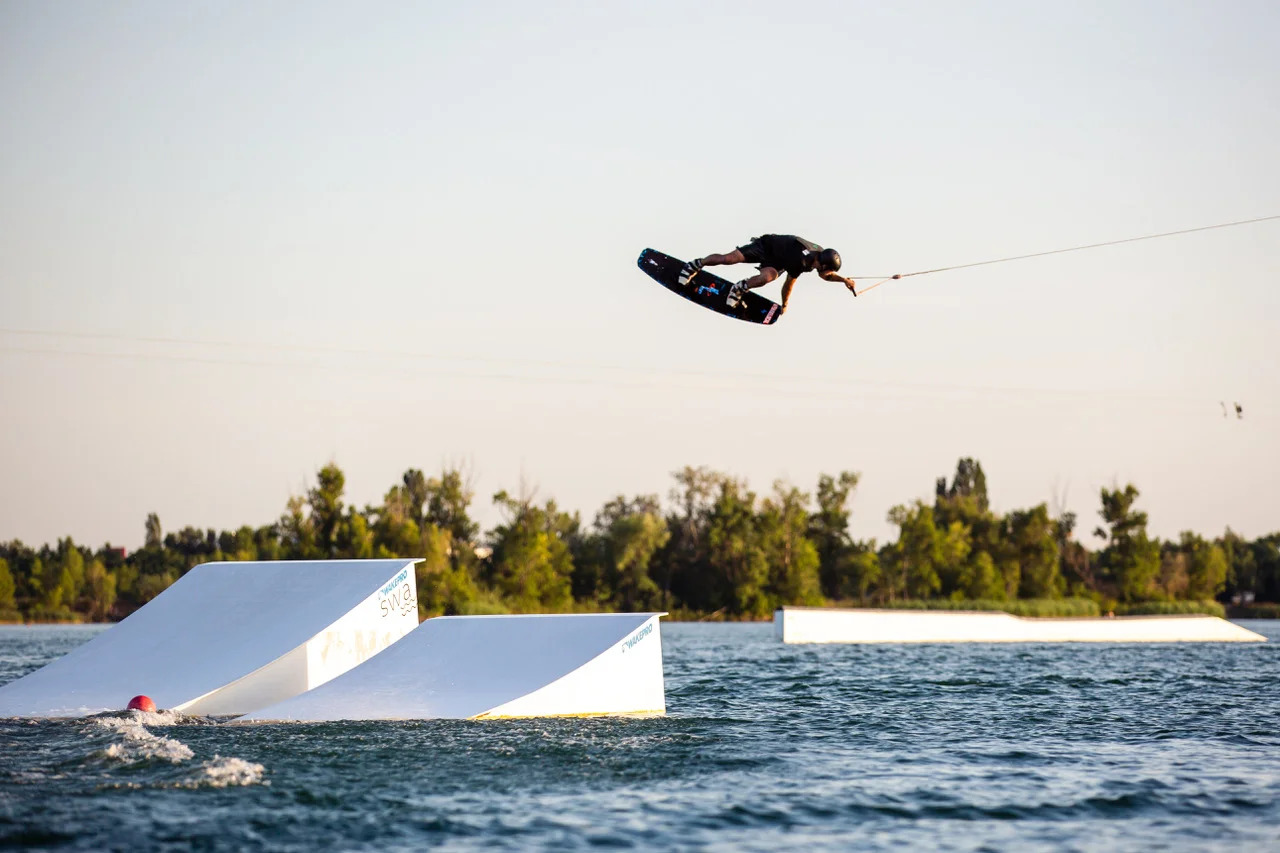 Wakeboarding na Wakelake: 2 hodiny, celý deň, mesiac alebo individuálna lekcia: FROM ZERO TO HERO – Obrázok 5