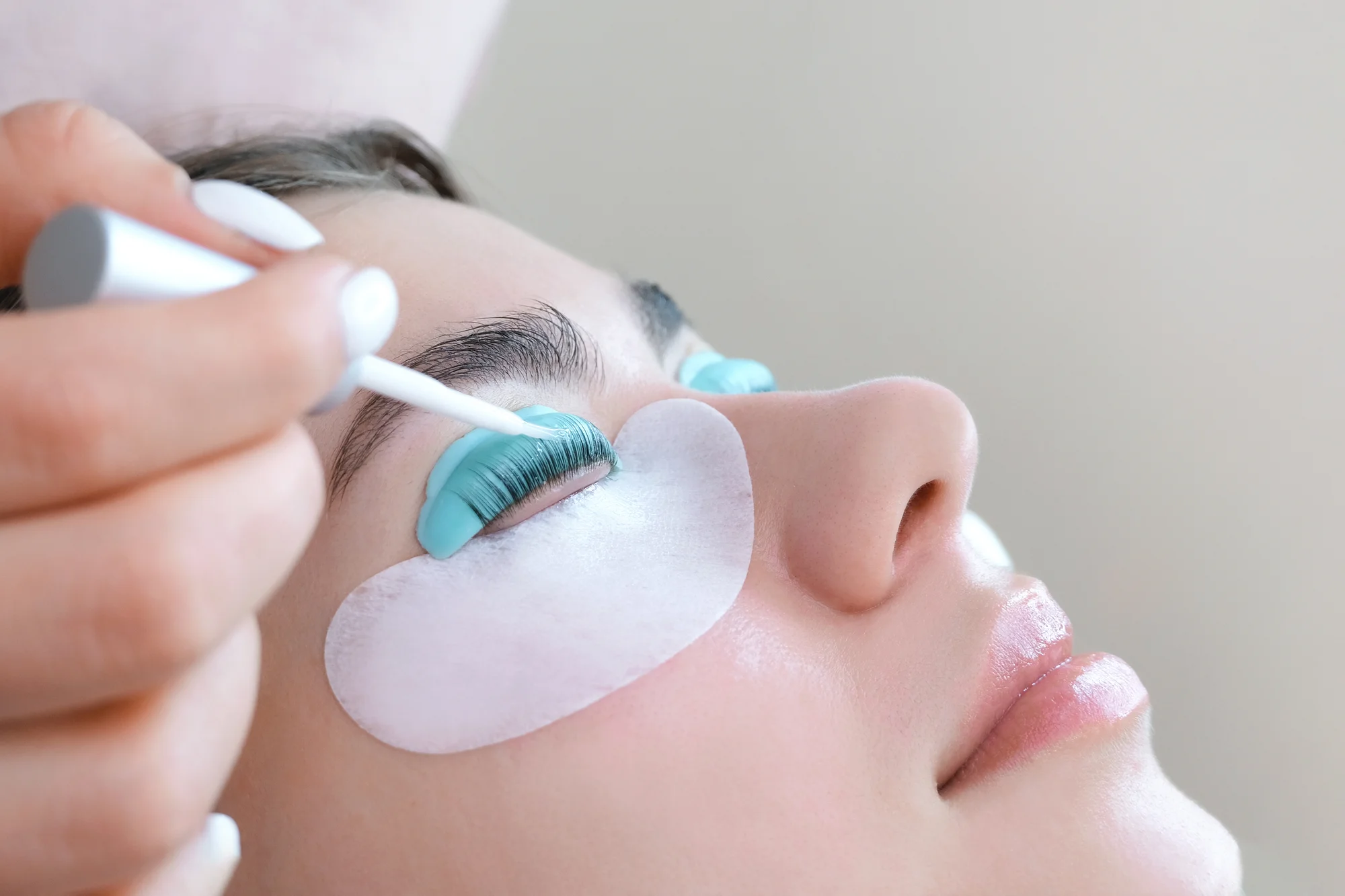 UV mihalnice, lash lifting alebo laminácia obočia – Obrázok 5