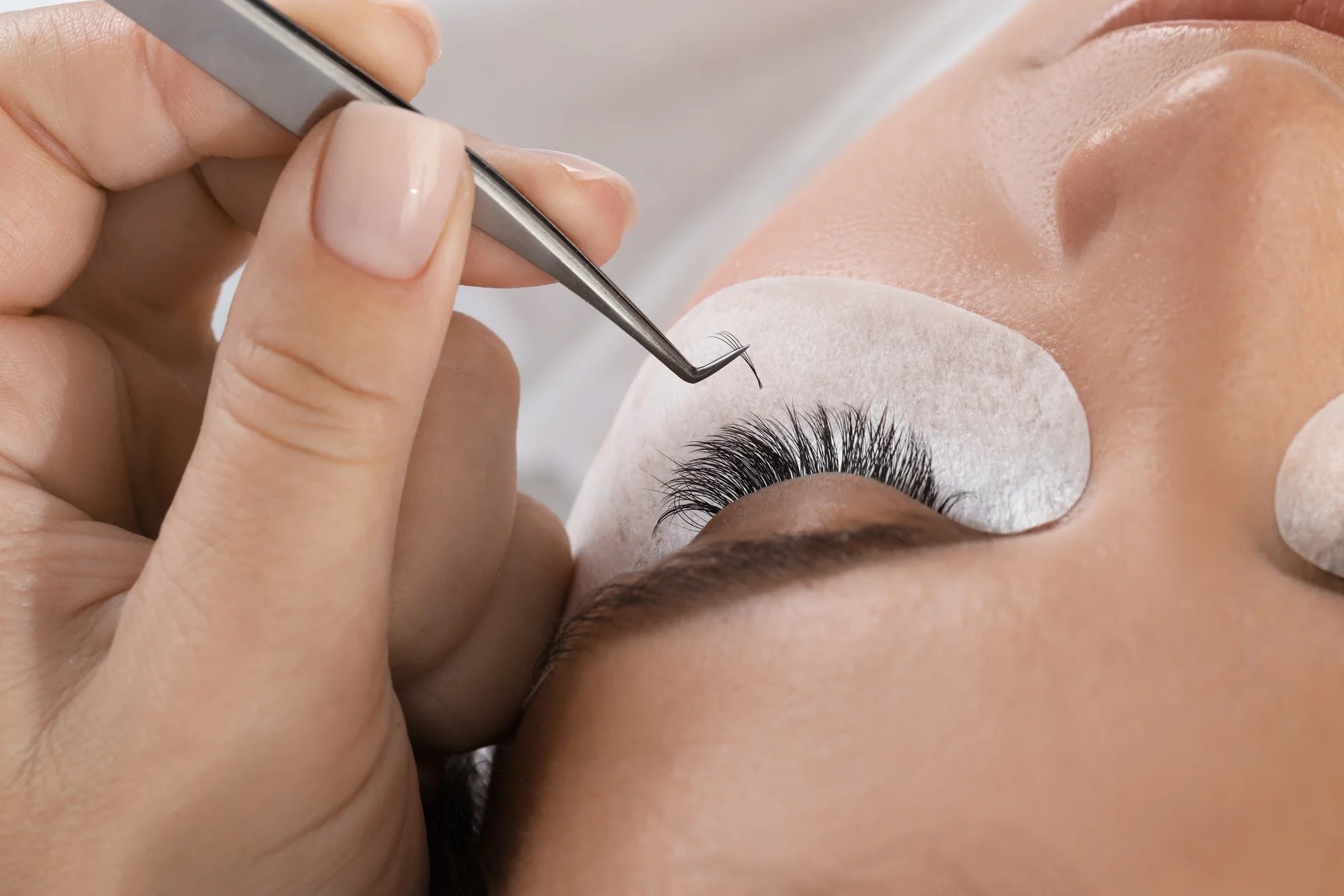 UV mihalnice, lash lifting alebo laminácia obočia – Obrázok 3