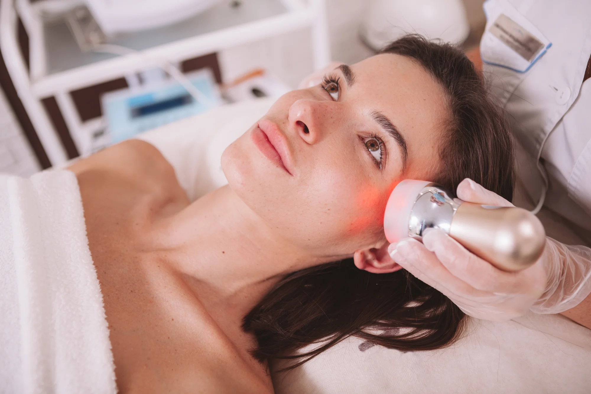 Hĺbkové čistenie, vodná dermabrázia, lifting pleti pomocou rádiofrekvencie alebo rádiomezolift – Obrázok 3