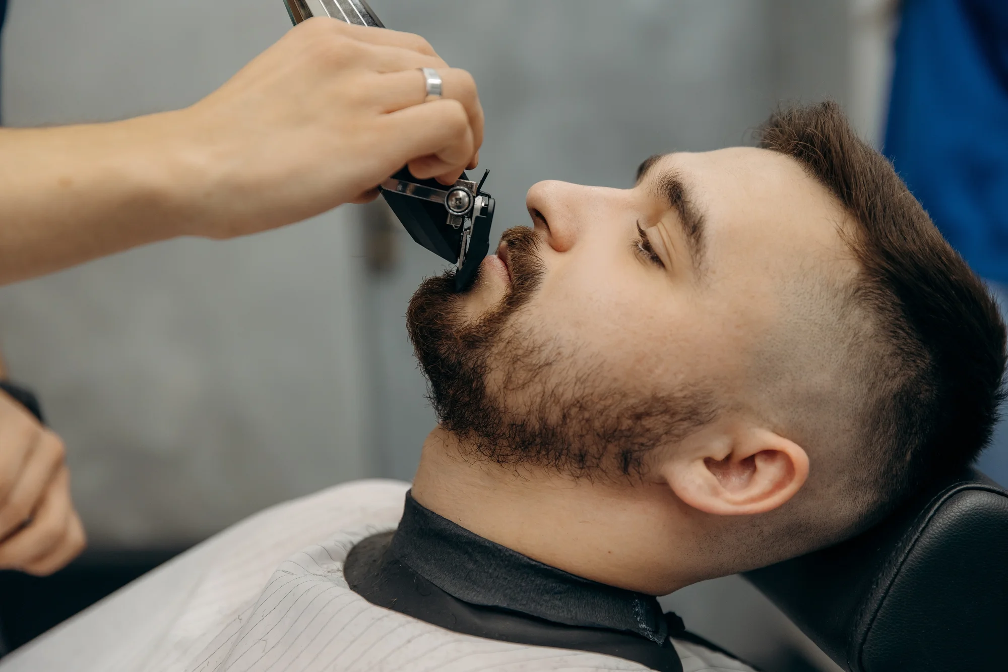 Pánsky barber strih samostatne alebo s úpravou brady – Obrázok 6