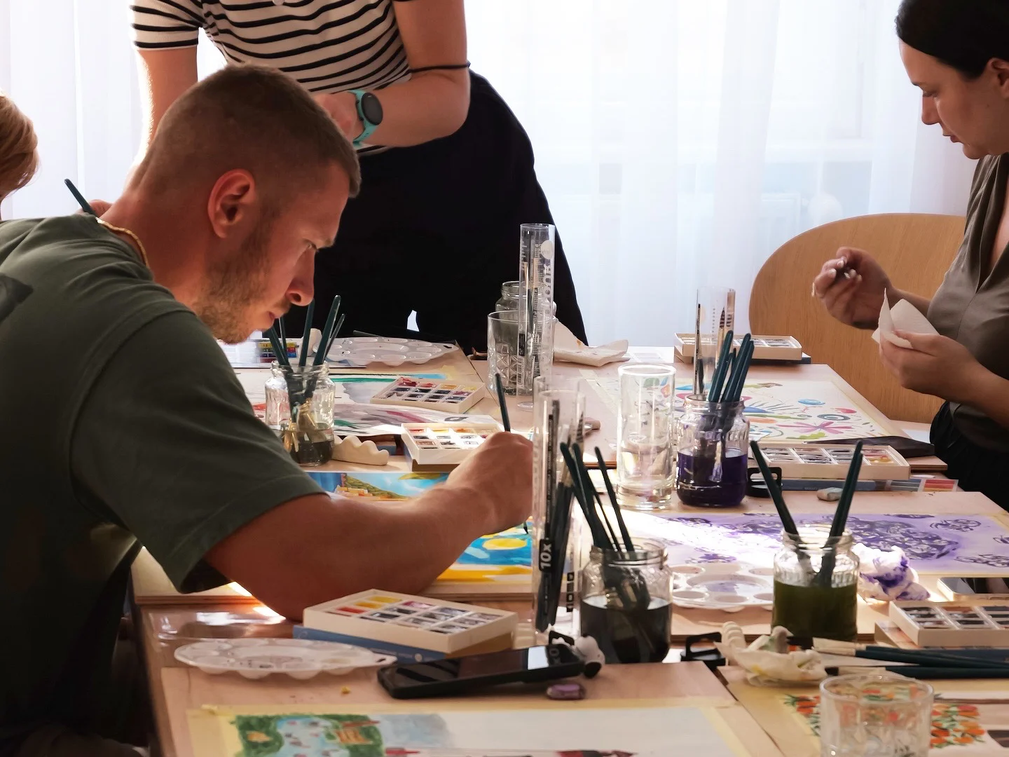 Kreatívny workshop maľovania akrylom: s občerstvením a neobmedzeným nápojom či proseccom, v ponuke aj detský variant – Obrázok 6