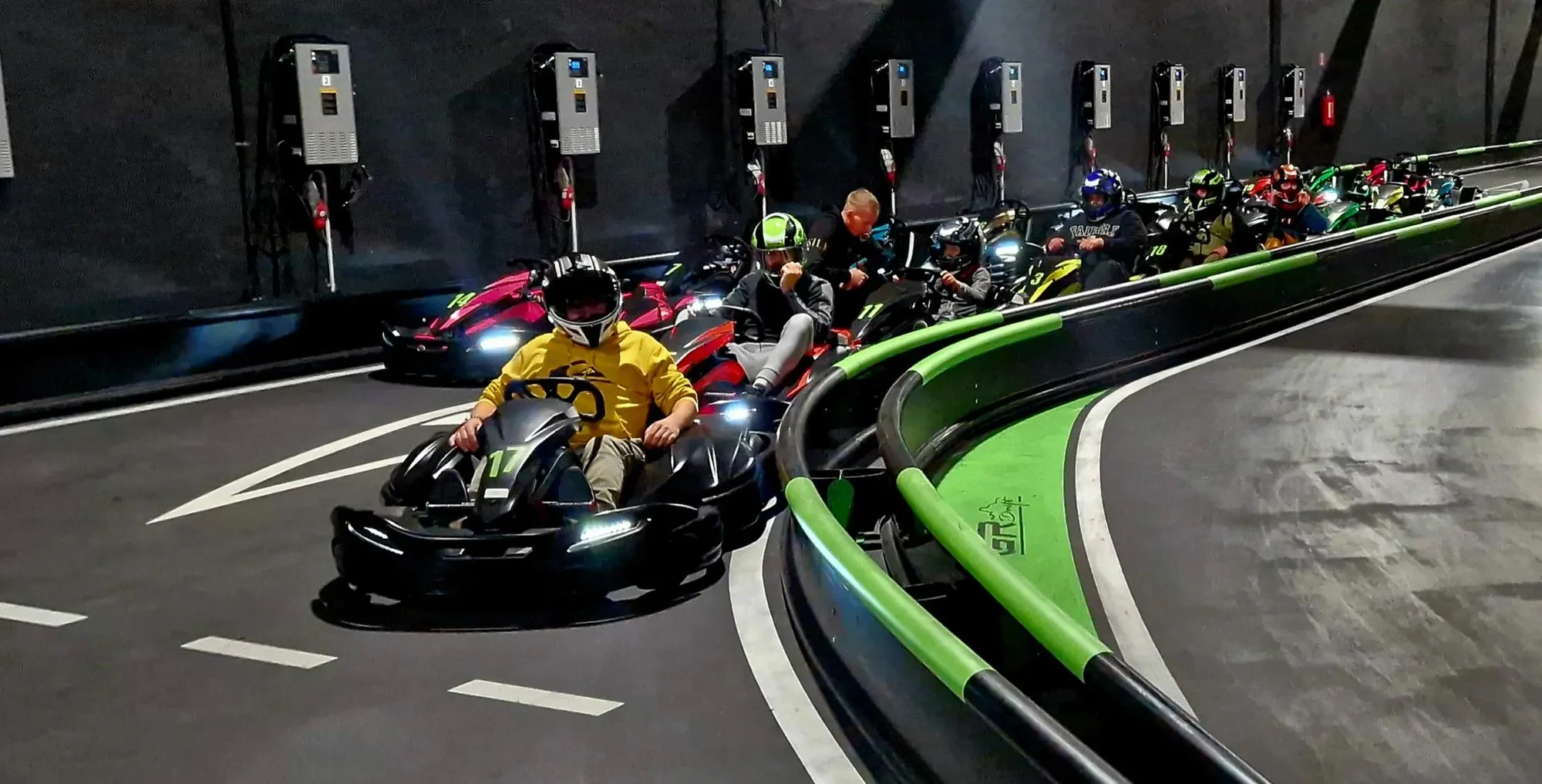 Adrenalínová jazda na elektrických motokárach pre každého – Obrázok 3