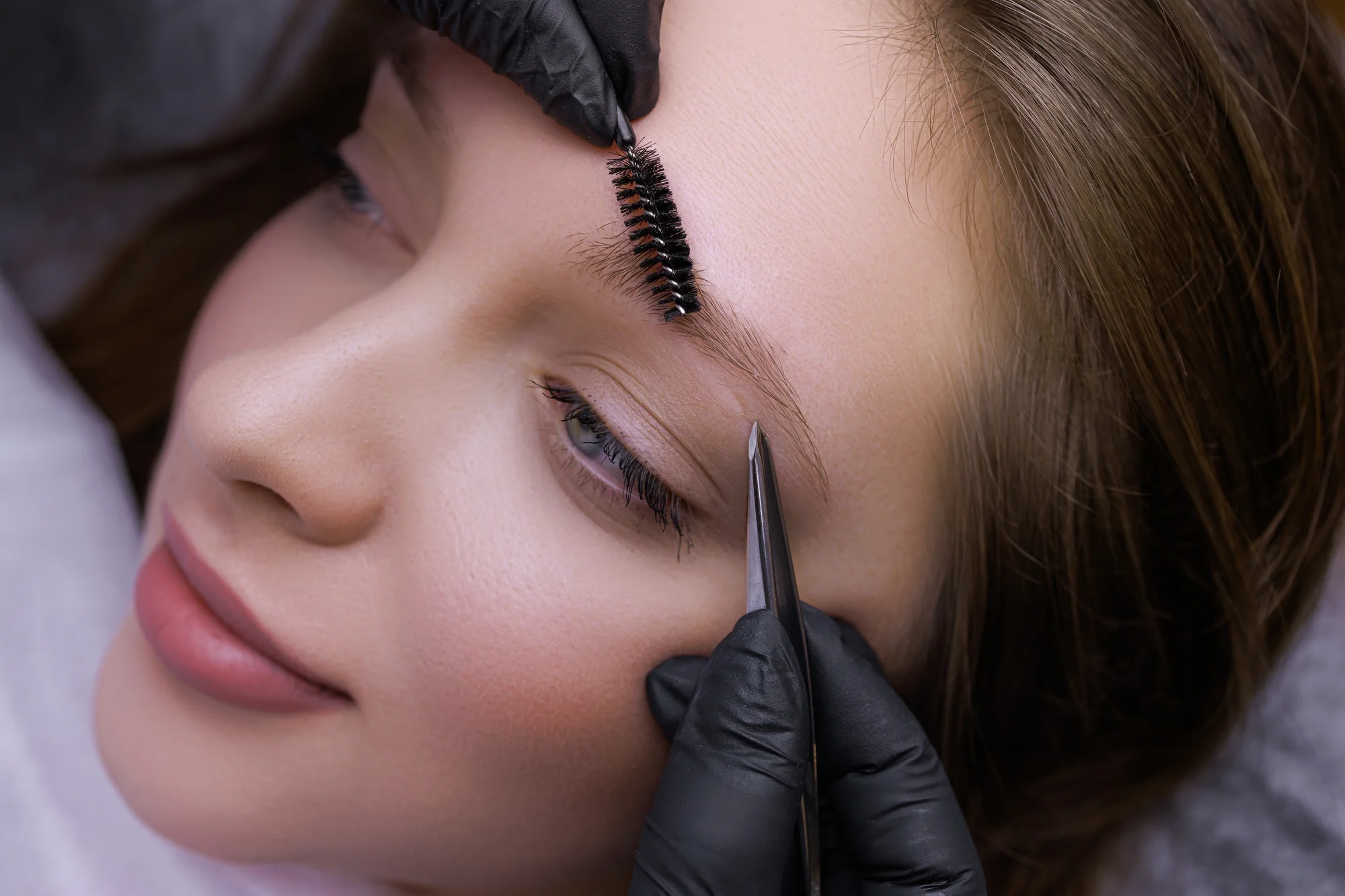 Úprava či laminácia obočia, lash liftig, permanentný make-up obočia alebo pier – Obrázok 3