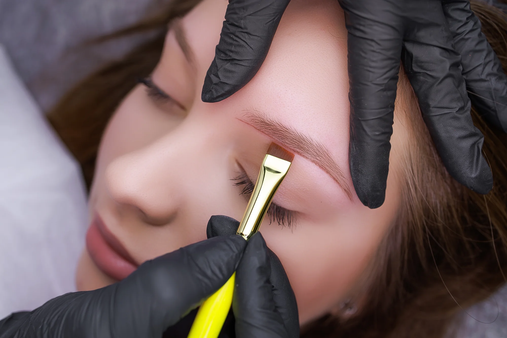 Úprava či laminácia obočia, lash liftig, permanentný make-up obočia alebo pier – Obrázok 2