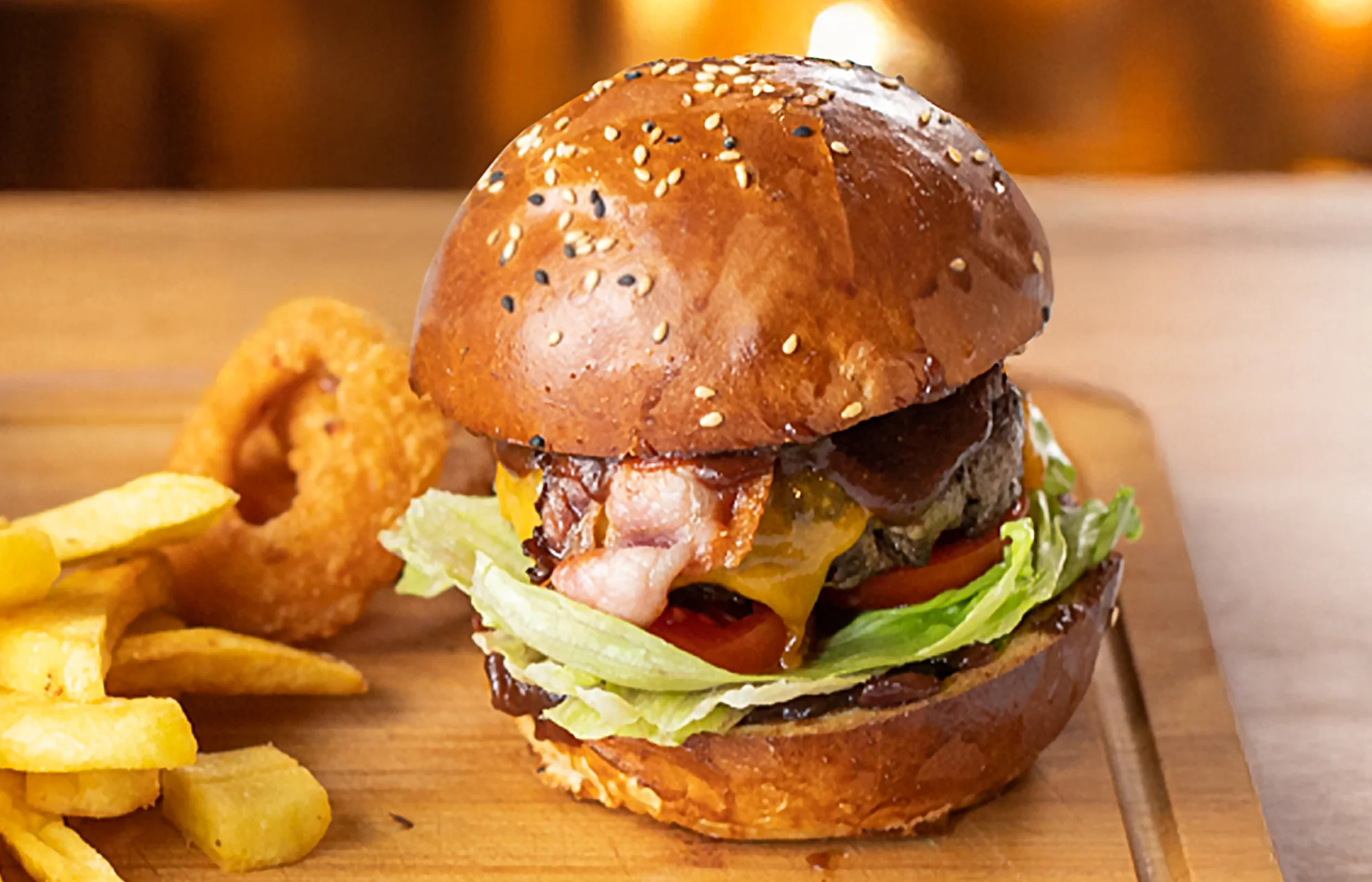 2x Burger menu s hranolčekmi a cibuľovými krúžkami, 7 druhov na výber – Obrázok 3