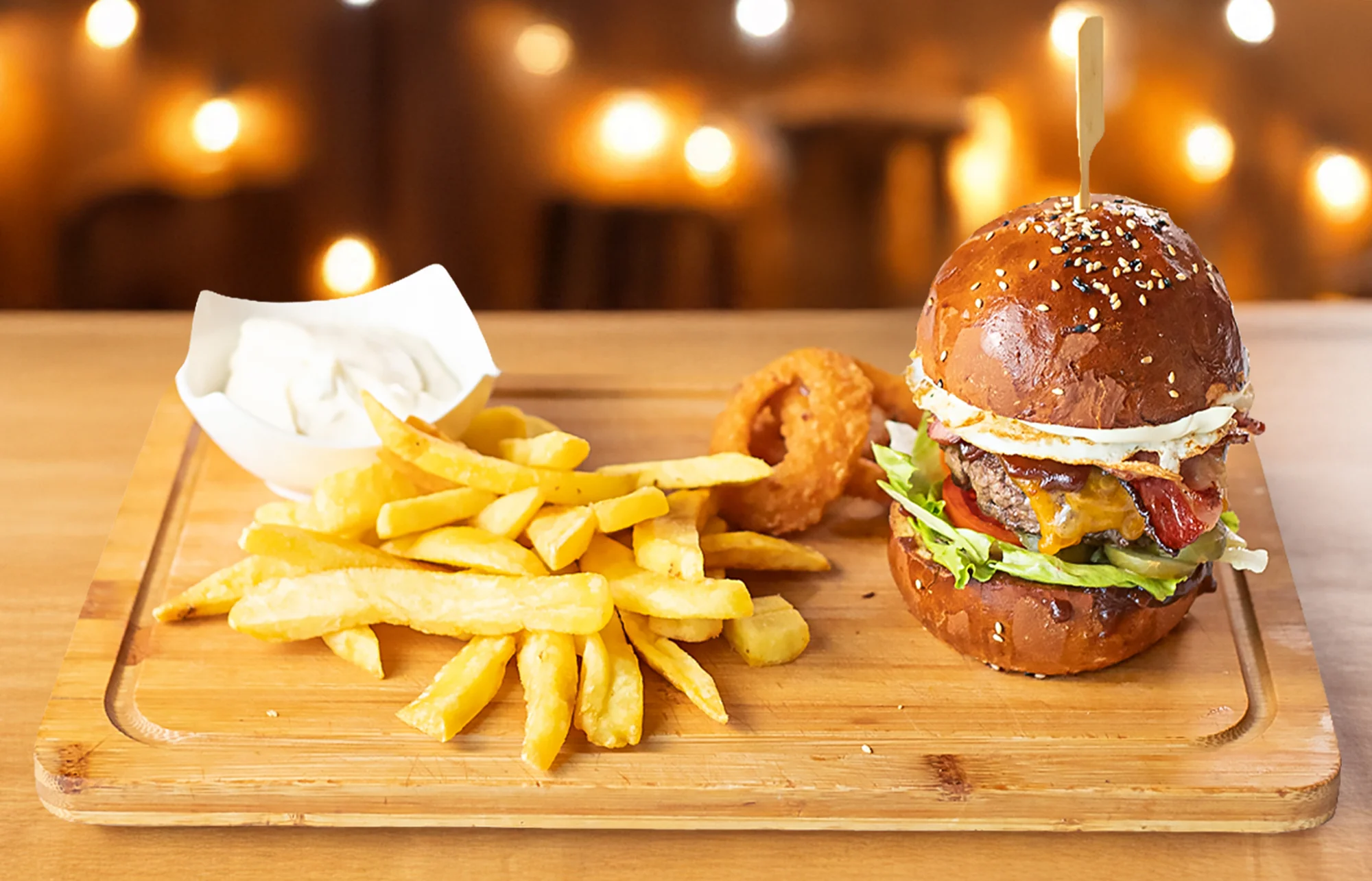 2x Burger menu s hranolčekmi a cibuľovými krúžkami, 7 druhov na výber – Obrázok 6