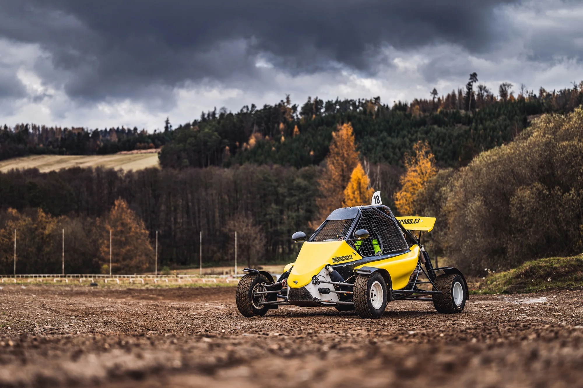 Adrenalínová jazda v bugine na autocrossovom okruhu v Môlči: 3 až 10 kôl pre 1 osobu – Obrázok 3