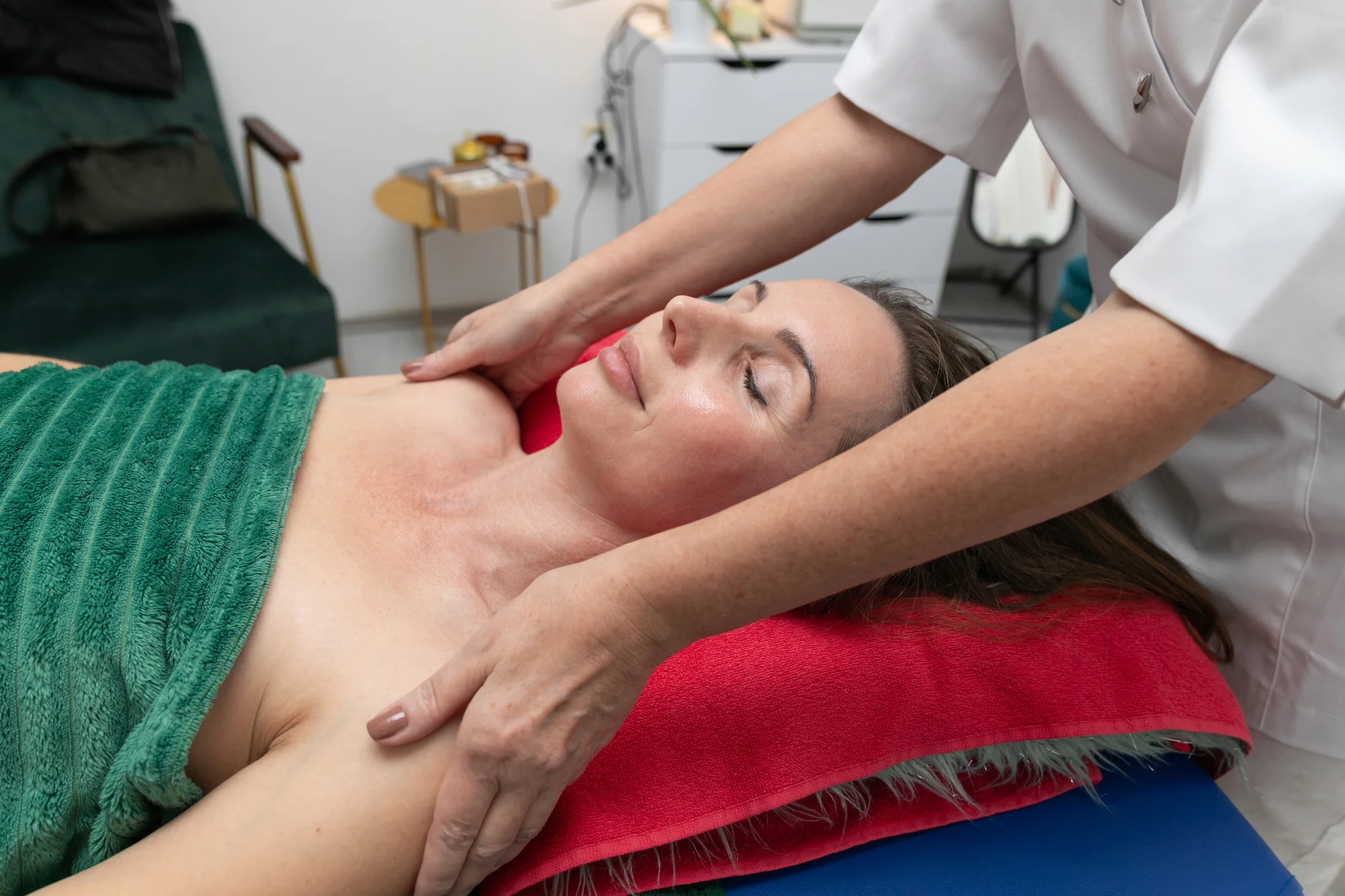 Tvárové masáže: liftingová bukálna, kobido alebo champi masáž v Mirieva Body bar – Obrázok 5