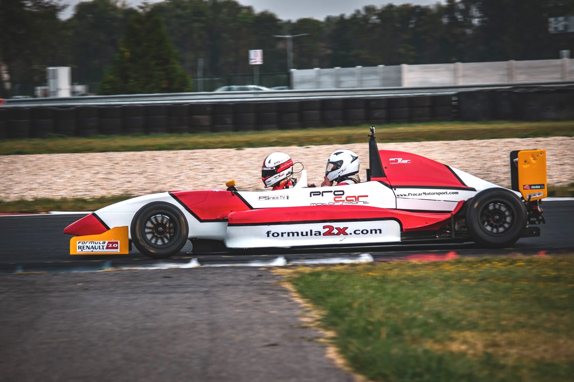 Zmeňte sa na pretekára formule F1! Jedno alebo dve kolá na dvojmiestnej formule RENAULT 2.0 na okruhu Slovakia Ring – Obrázok 4