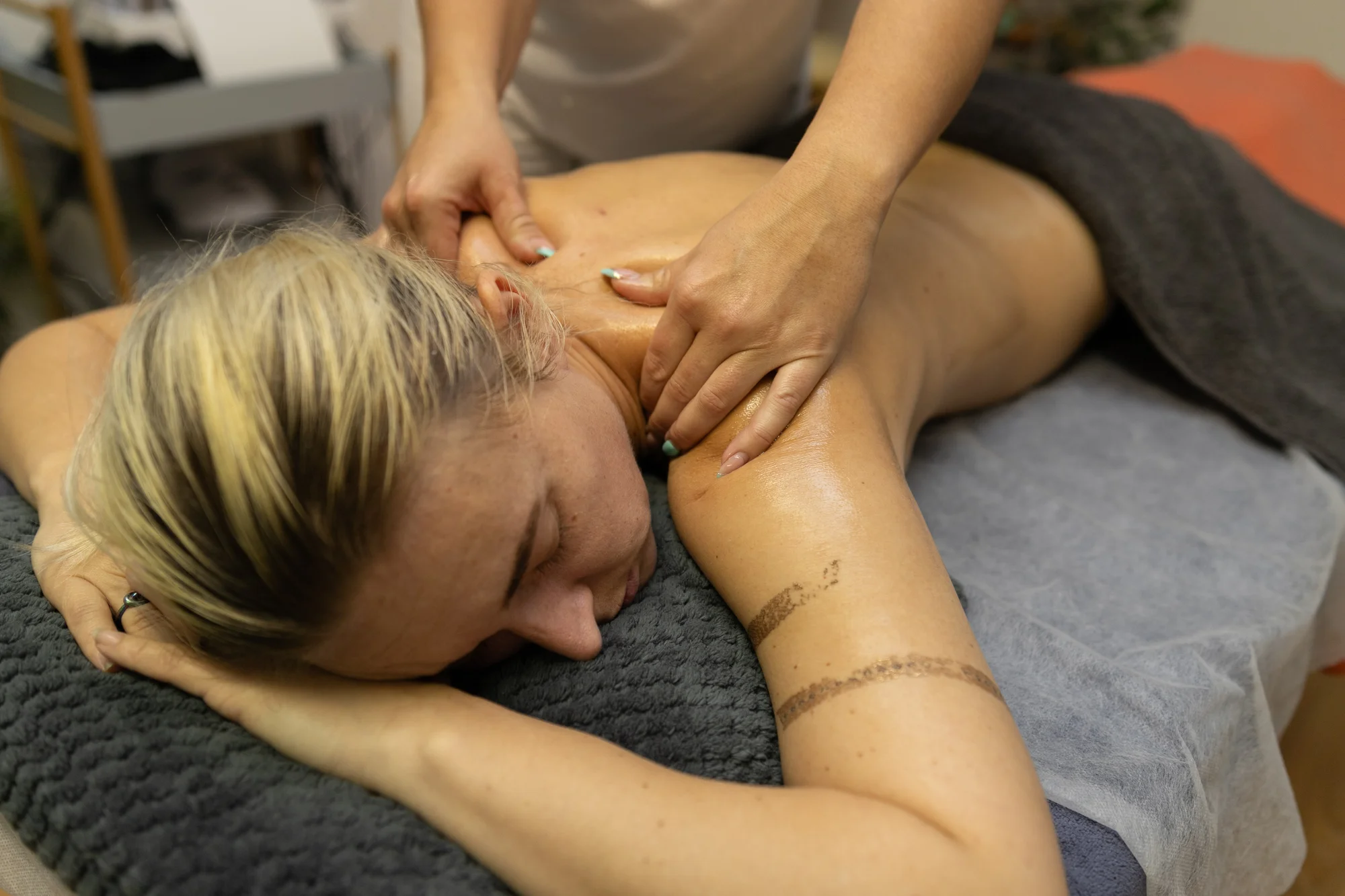Relaxačné a skrášľujúce masáže v salóne Lumi – Obrázok 4