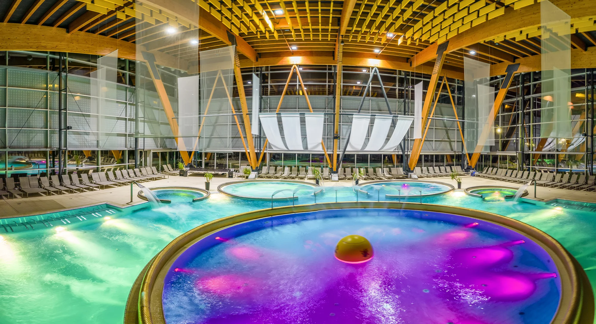 Celodenný vstup do AquaCity Poprad: Aquapark, Wellness Packet alebo obedové menu – Obrázok 2
