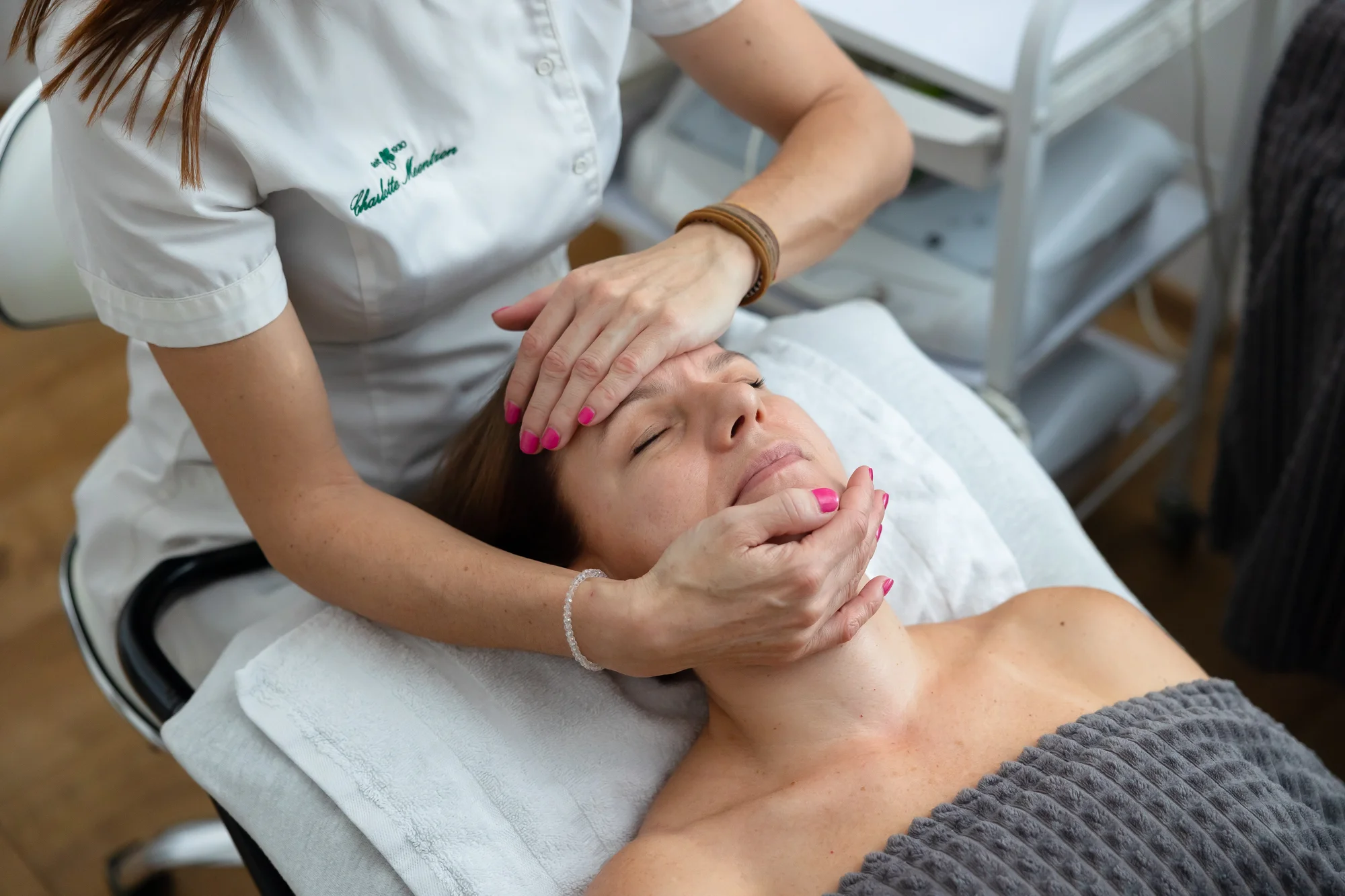 Masáž tváre, Age control, mezoterapia aj regeneračné ošetrenie pre pánov – Obrázok 2