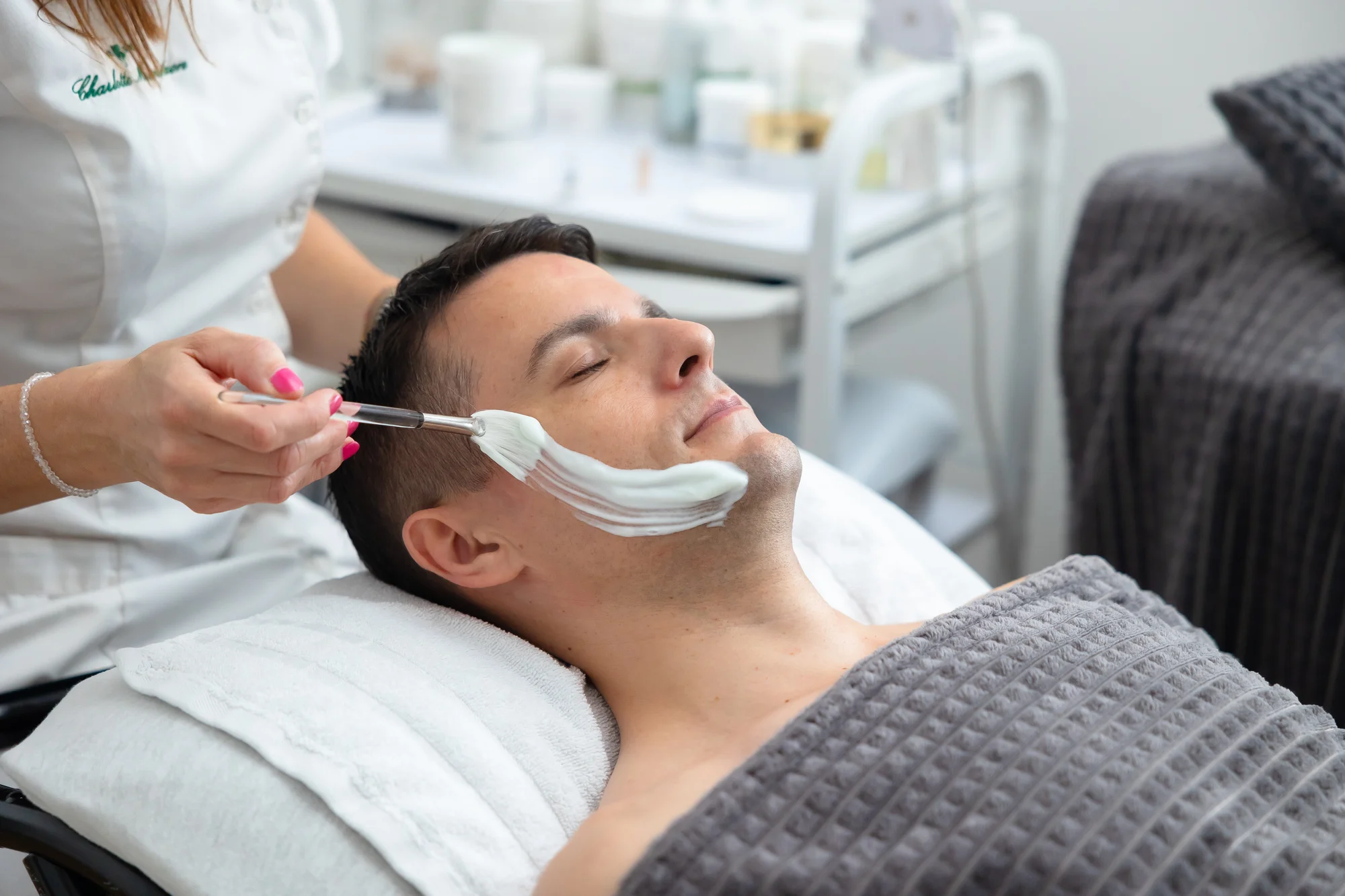 Masáž tváre, Age control, mezoterapia aj regeneračné ošetrenie pre pánov – Obrázok 6