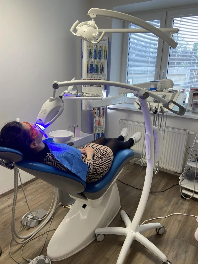Linea Dent Poprad: Dentálna hygiena – samostatne aj v kombinácii s bielením zubov – Obrázok 5