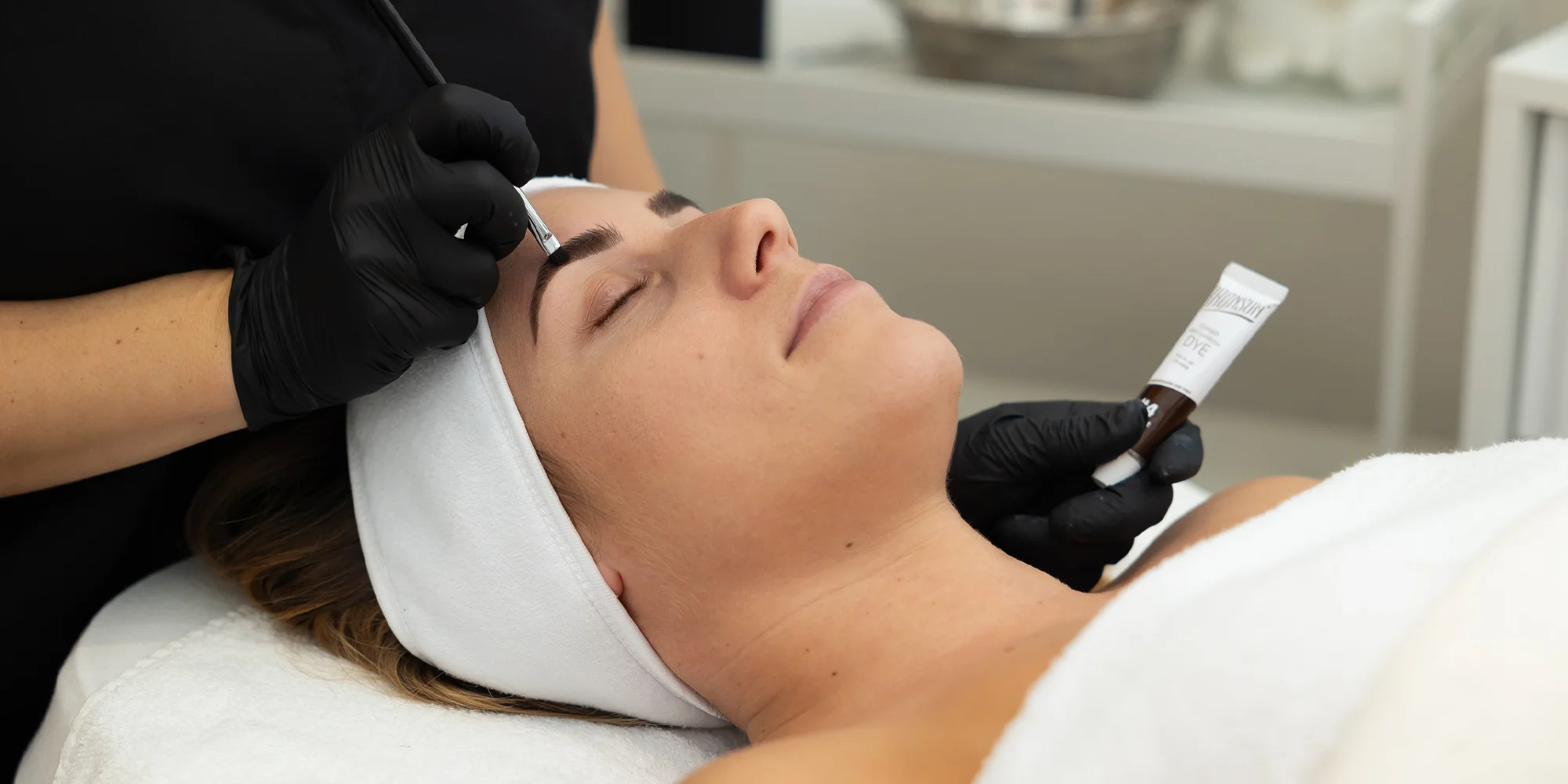 Kolagénové ošetrenie, laminácia obočia či lash lift – Obrázok 2