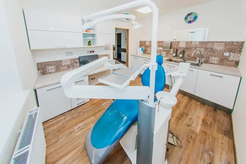 Linea Dent Poprad: Dentálna hygiena – samostatne aj v kombinácii s bielením zubov – Obrázok 4