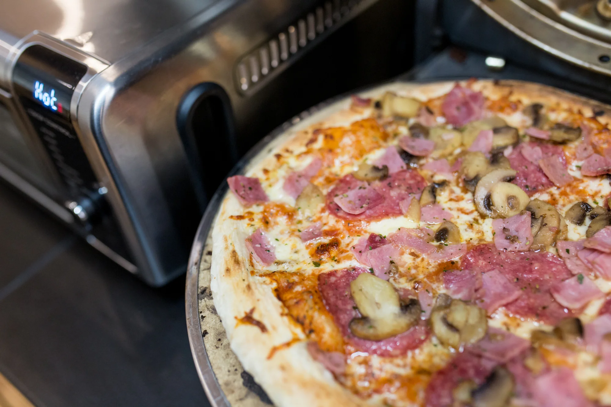 OakAcoustics coffee bar: Káva s lávovým koláčikom alebo pivo s pizzou – Obrázok 6