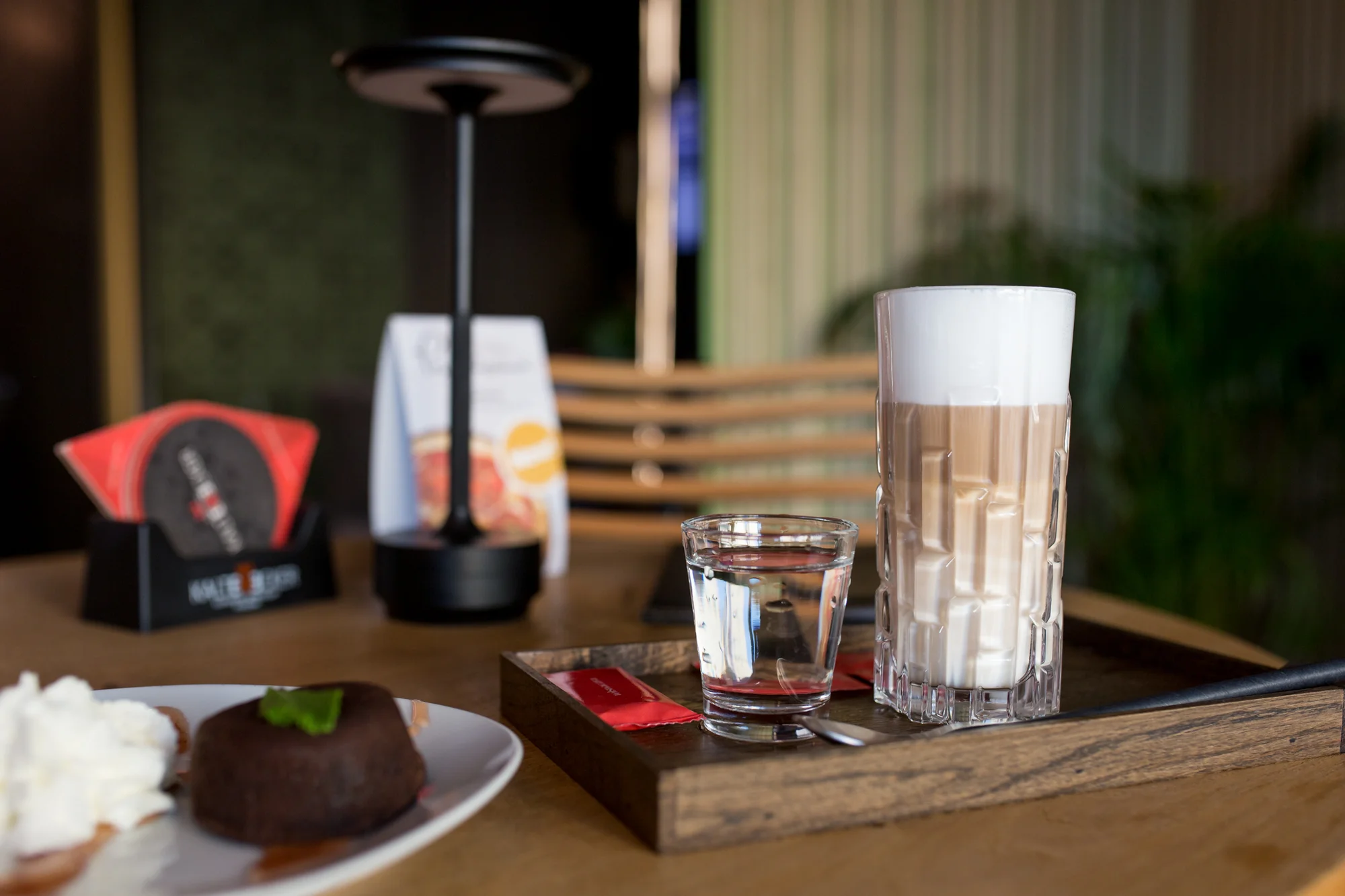 OakAcoustics coffee bar: Káva s lávovým koláčikom alebo pivo s pizzou – Obrázok 4