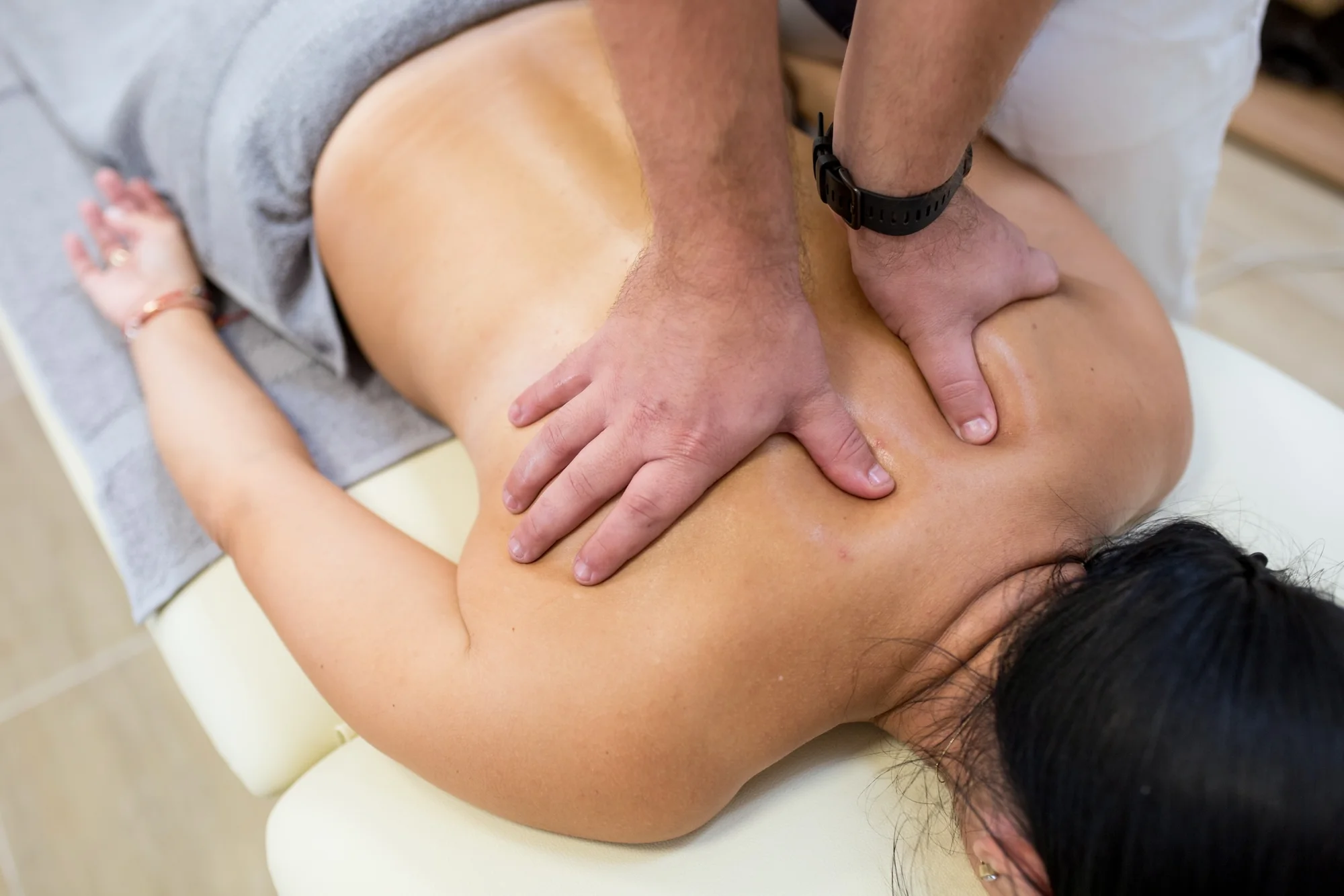 Klasická masáž vybranej časti tela aj s bankovaním alebo chiropraxia – Obrázok 3