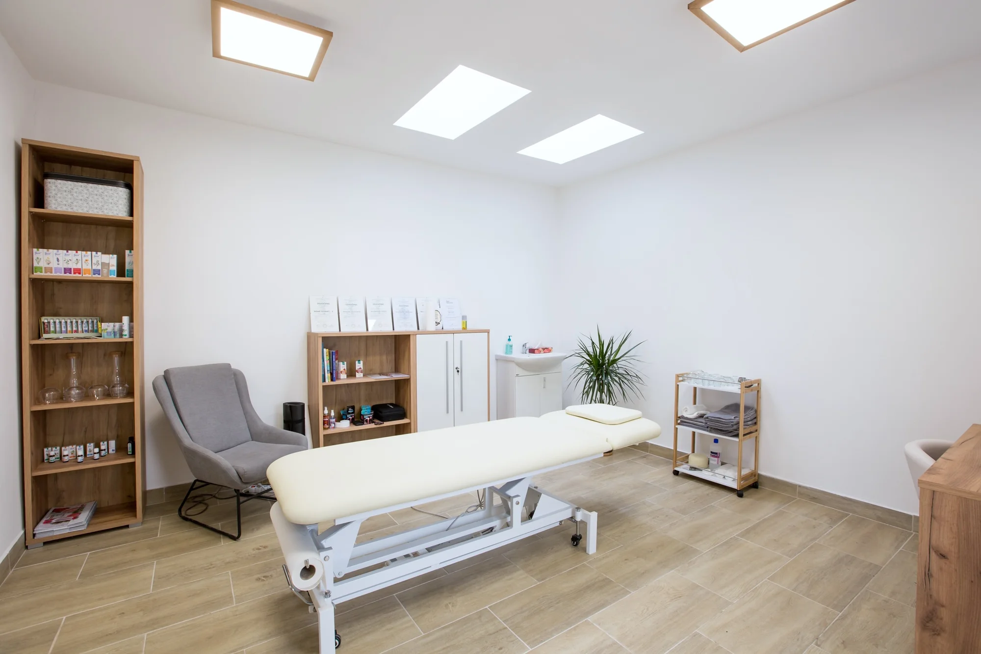 Klasická masáž vybranej časti tela aj s bankovaním alebo chiropraxia – Obrázok 4
