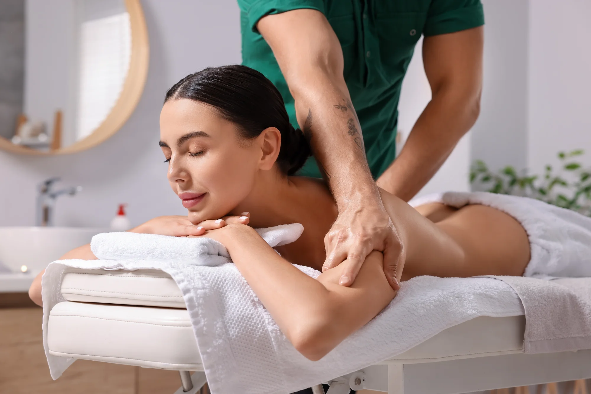 HBA Rehab: Klasická profesionálna terapeutická masáž alebo zlatá darčeková poukážka v hodnote 150 € – Obrázok 2