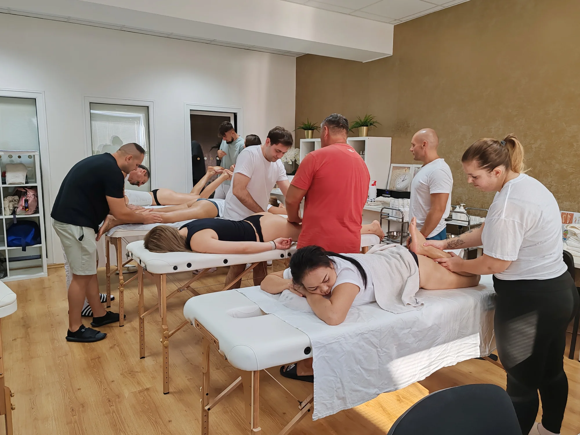 Akreditované masérske kurzy bankovania, maderoterapie či lymfodrenáže – Obrázok 2