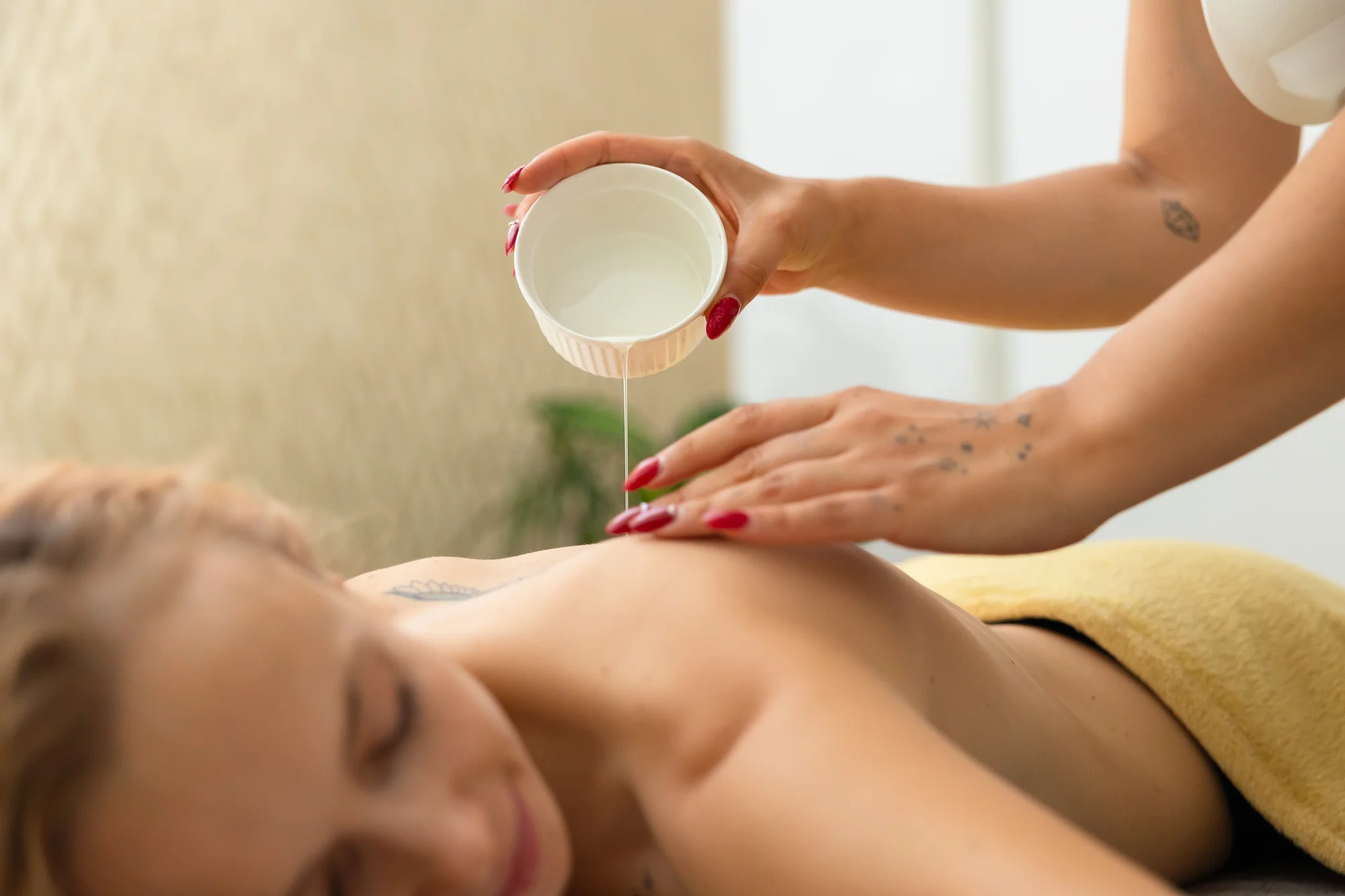 Relax a regenerácia pre tvár aj telo: Kráľovský peeling tela, maderoterapia, masáž i výhodné balíčky – Obrázok 4