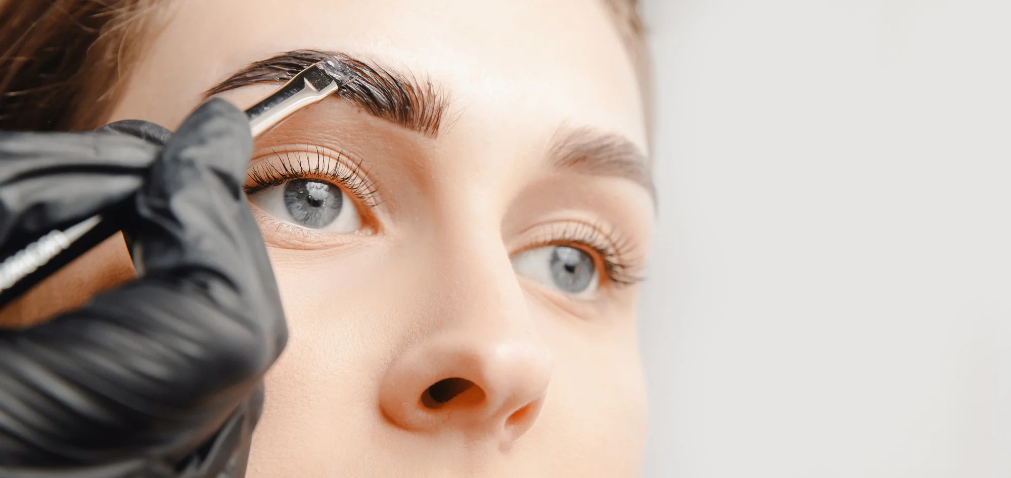 Lash lift & botox s úpravou a farbením obočia: prirodzené nadvihnutie a posilnenie mihalníc – Obrázok 6