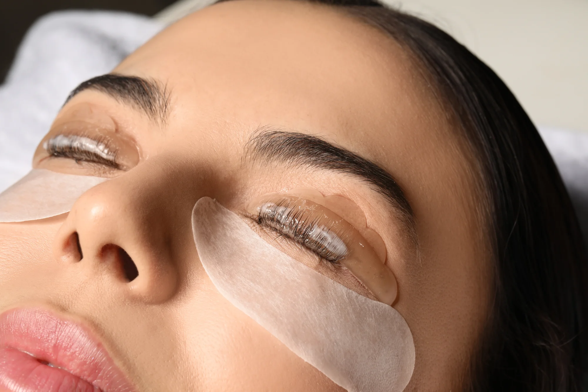 Lash lift & botox s úpravou a farbením obočia: prirodzené nadvihnutie a posilnenie mihalníc – Obrázok 3