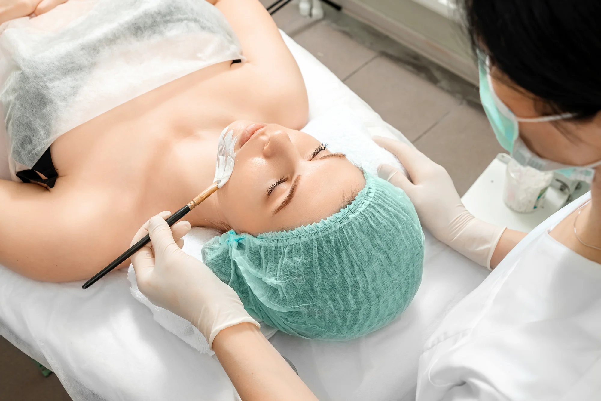 Čistenie pleti s ultrazvukom, ošetrenie s galvanickou žehličkou alebo microneedling dermapenom – Obrázok 4