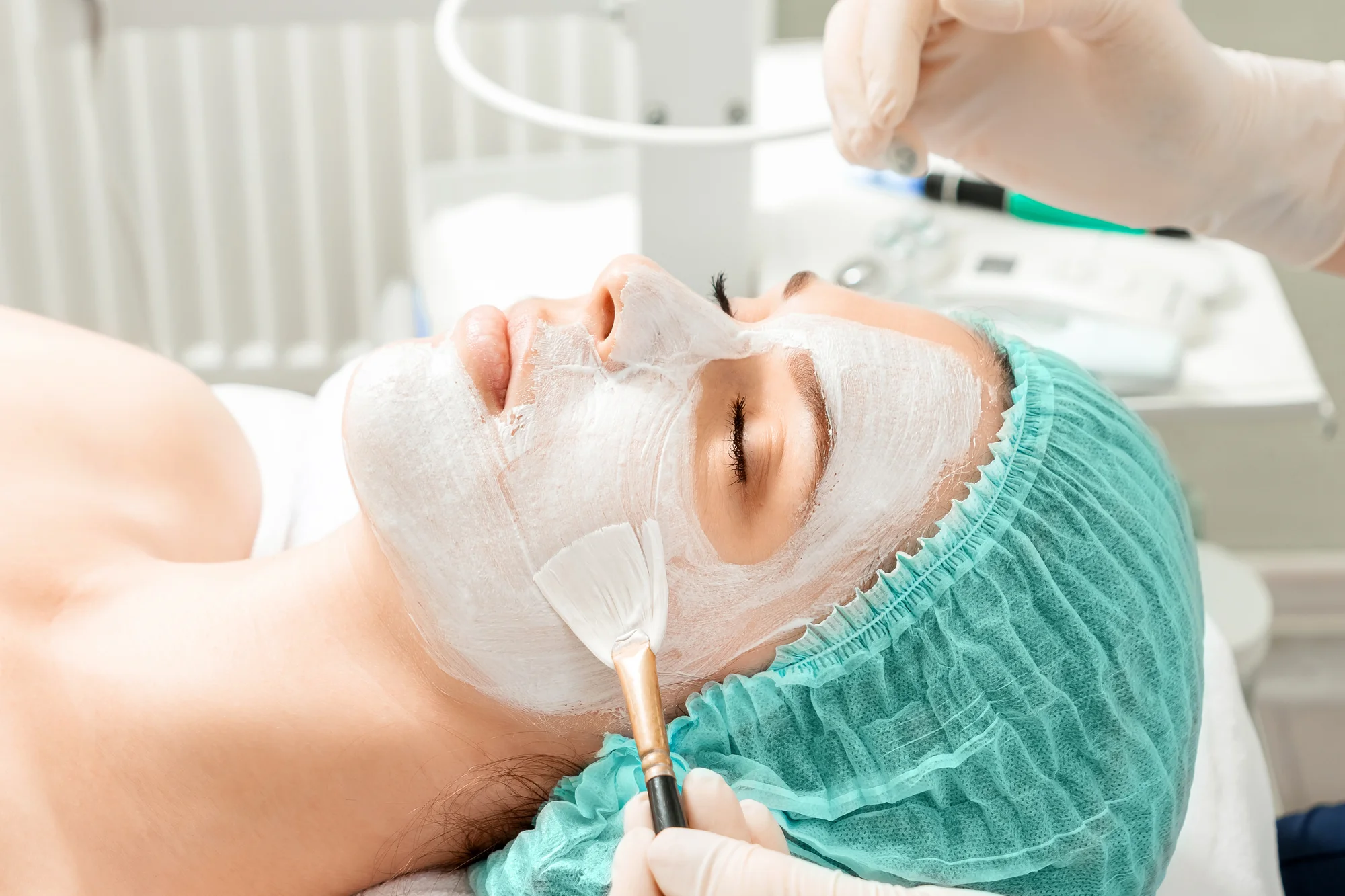 Čistenie pleti s ultrazvukom, ošetrenie s galvanickou žehličkou alebo microneedling dermapenom – Obrázok 6