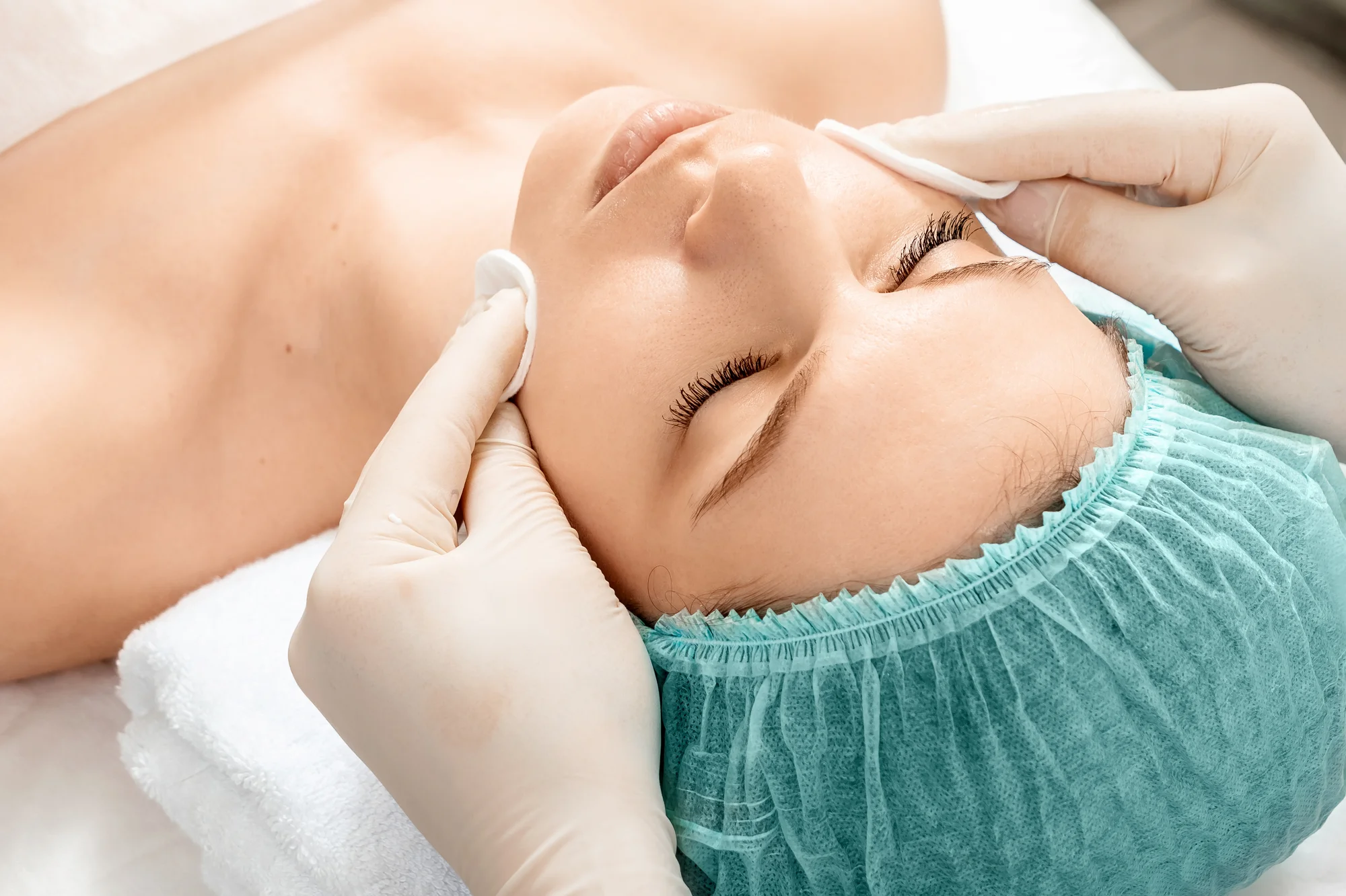 Čistenie pleti s ultrazvukom, ošetrenie s galvanickou žehličkou alebo microneedling dermapenom – Obrázok 2