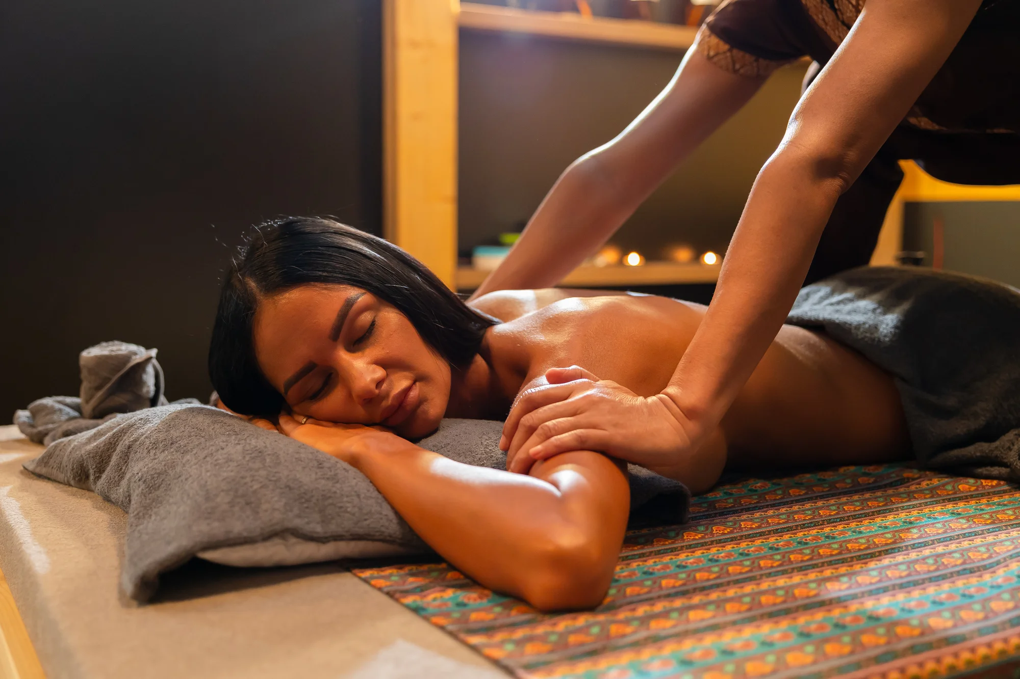 Orient masáže: Masáž nôh, chrbta, filipínska masáž Lunas aj terapeutická masáž – Obrázok 3