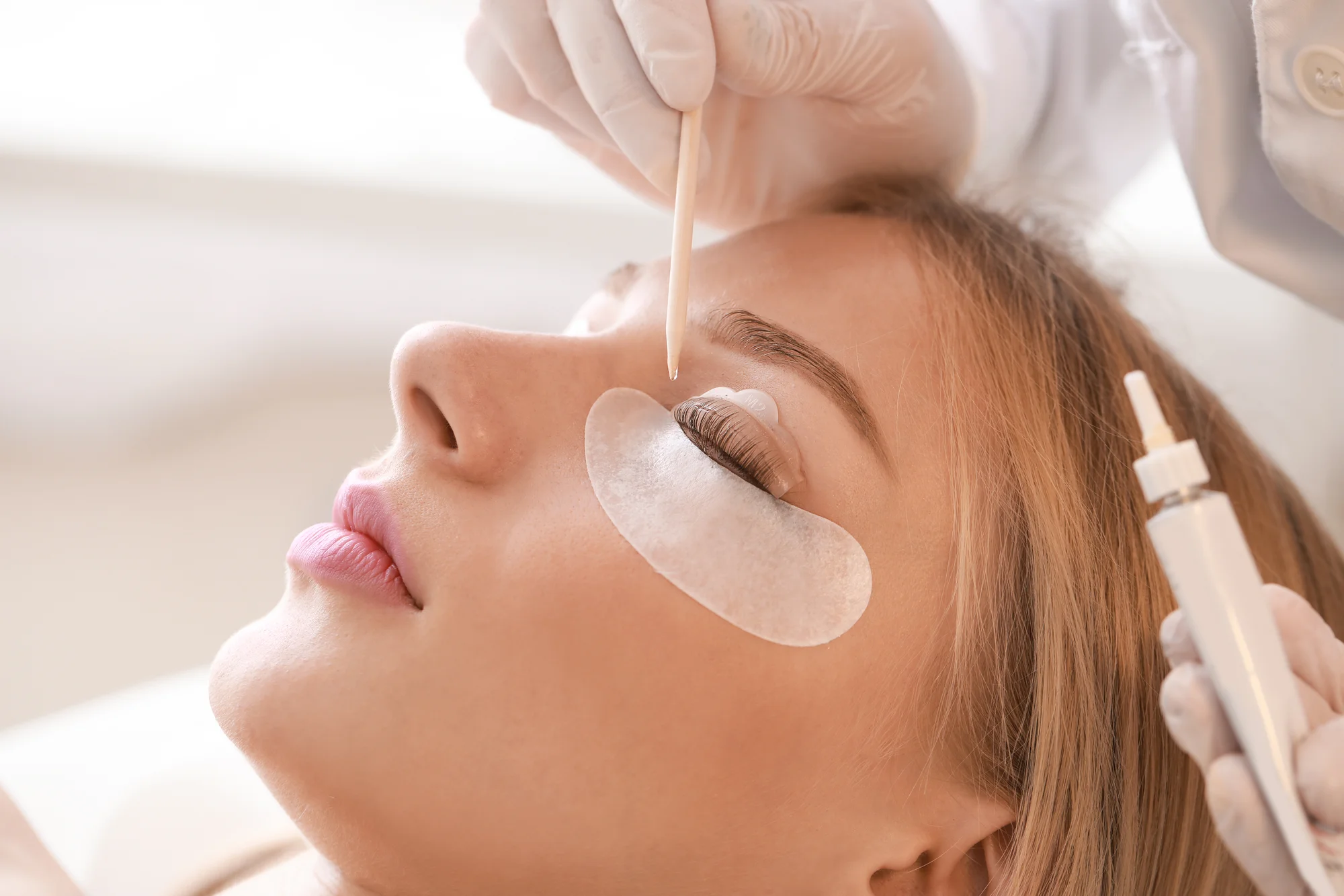 Lash Lifting, laminácia alebo farbenie obočia hennou – Obrázok 2