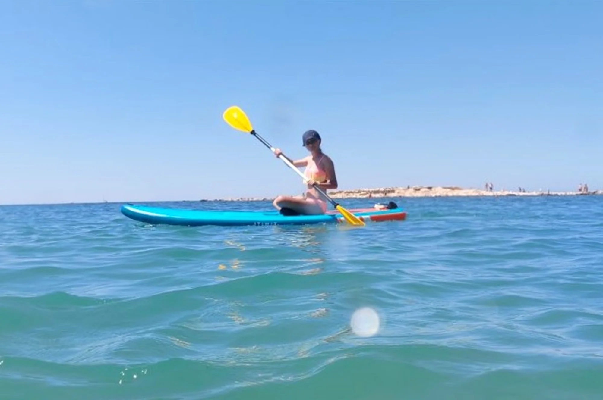 Kurzy vodných športov: Paddleboarding, Foil Pumping, Downwinding, Wingfoiling alebo Wakefoiling surfovanie za člnom – Obrázok 2
