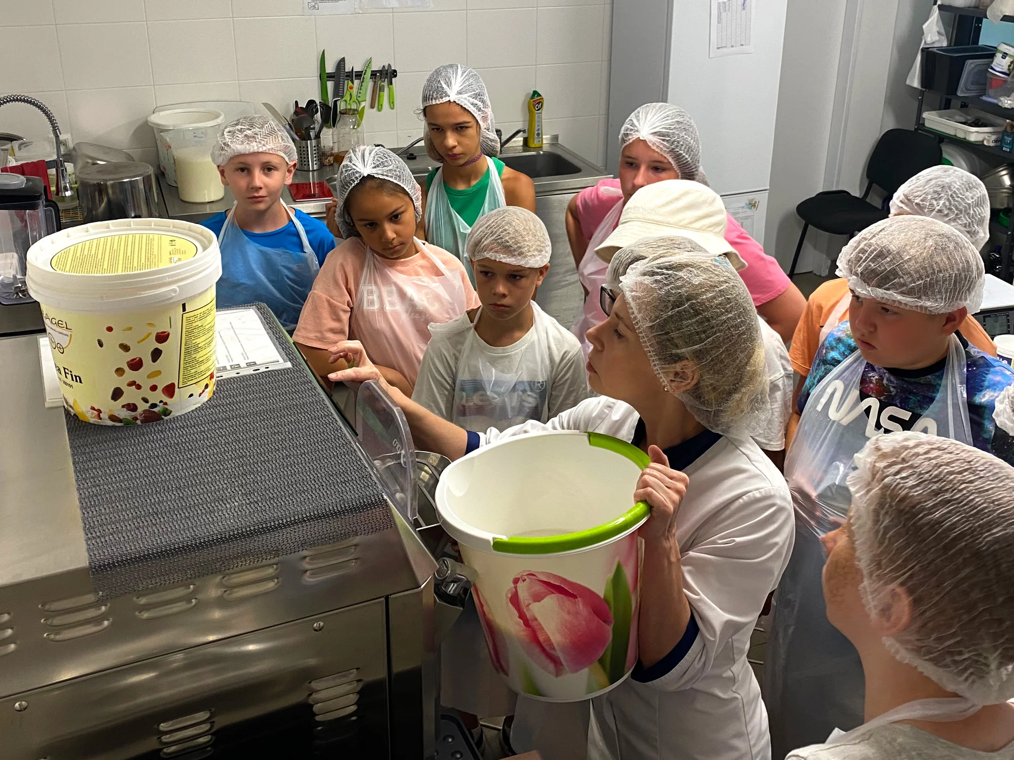 Frostie Laboratory: Kurz výroby zmrzliny či zdobenia koláčikov aj sladká narodeninová oslava – Obrázok 5