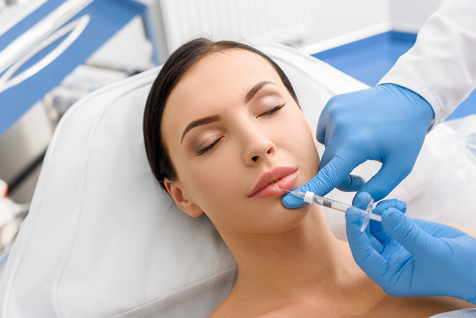 Omladzujúci botox alebo kyselina hyalurónová pre zvodné pery – Obrázok 6