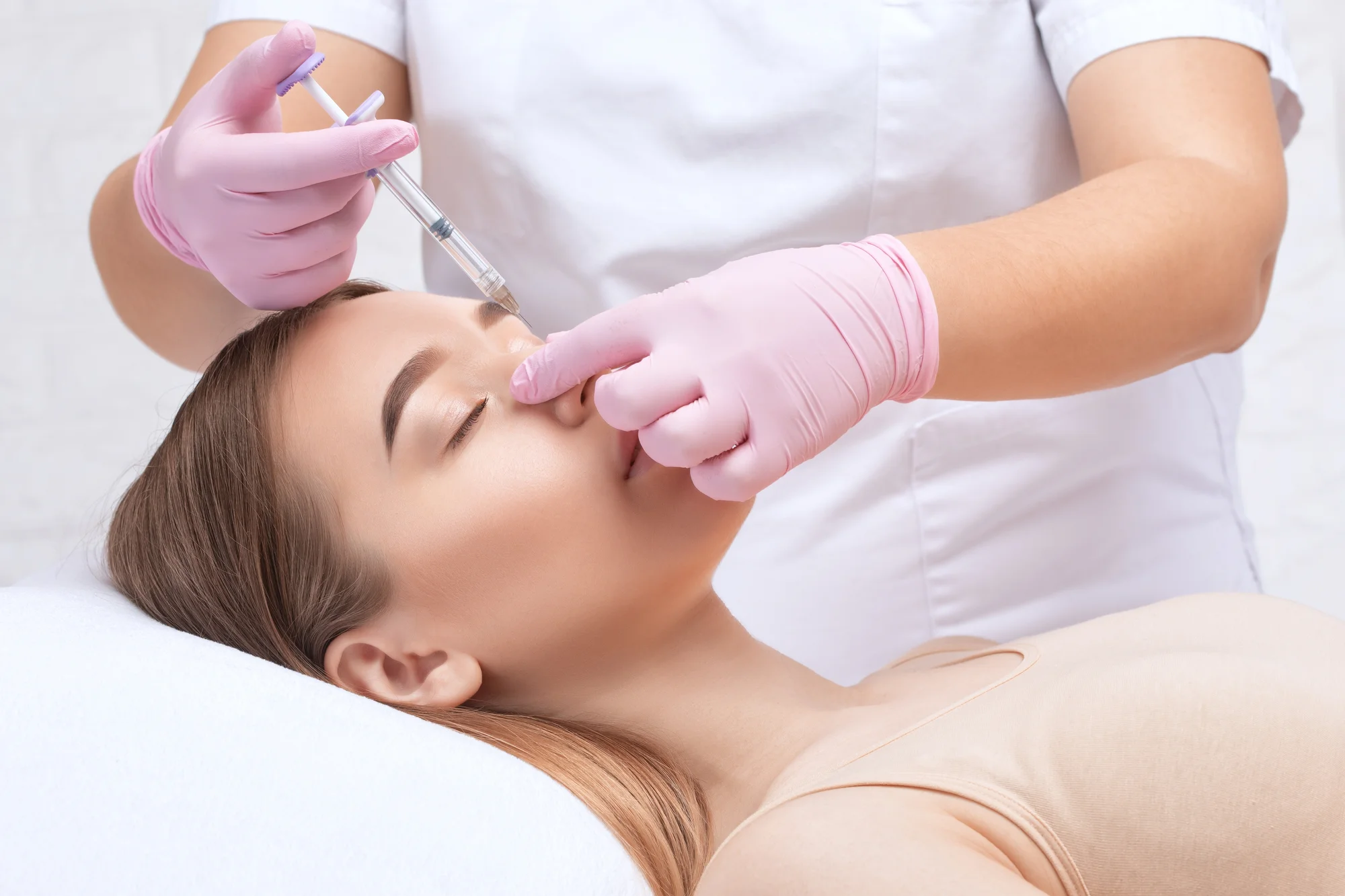 Unikátna bioremodelácia Profhilo vo Vultus Clinic: Hydratácia, posilnenie, napnutie a lifting pokožky – Obrázok 6