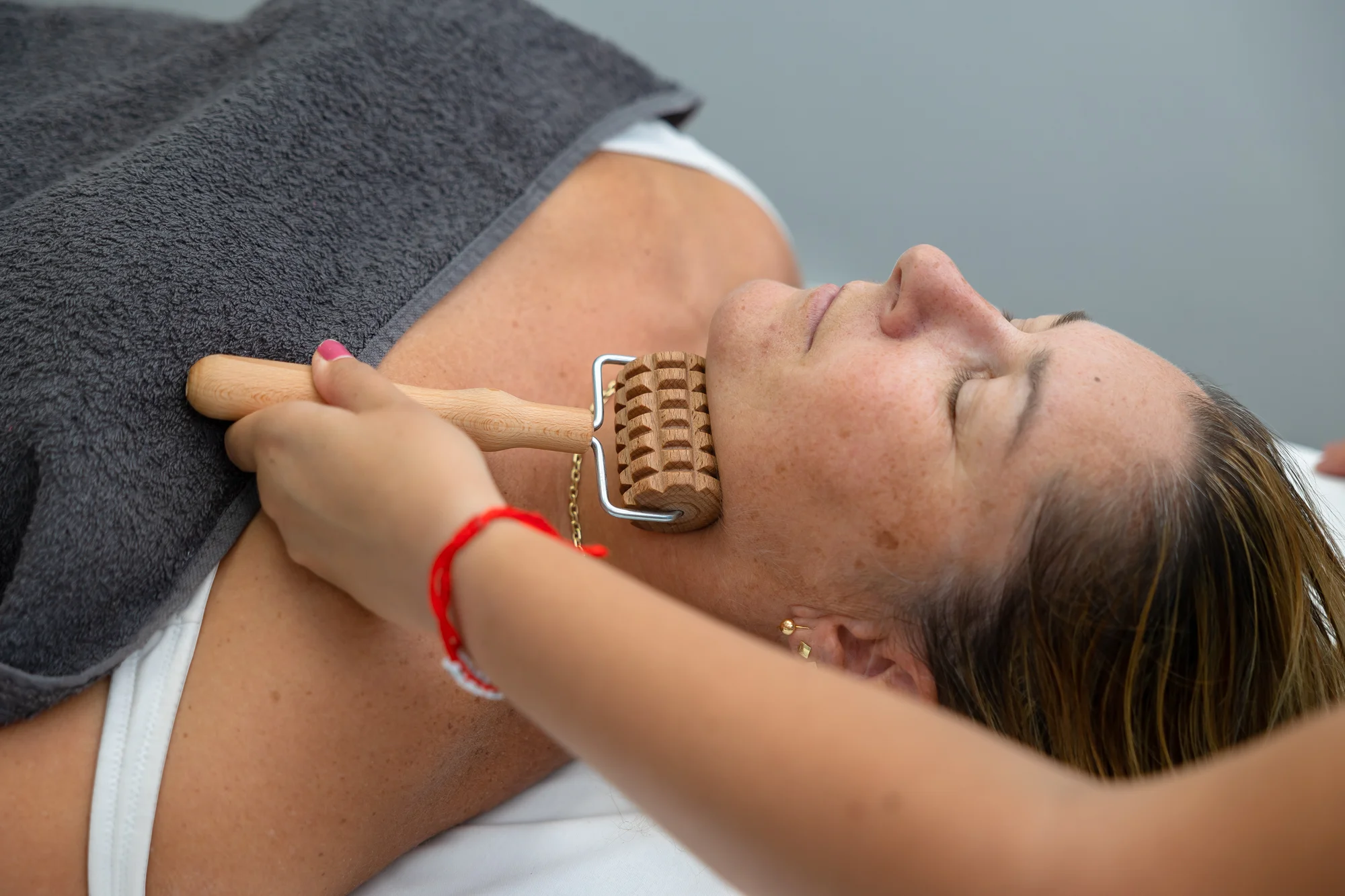 Účinná maderoterapia celého tela a tváre v salóne krásy – Obrázok 4
