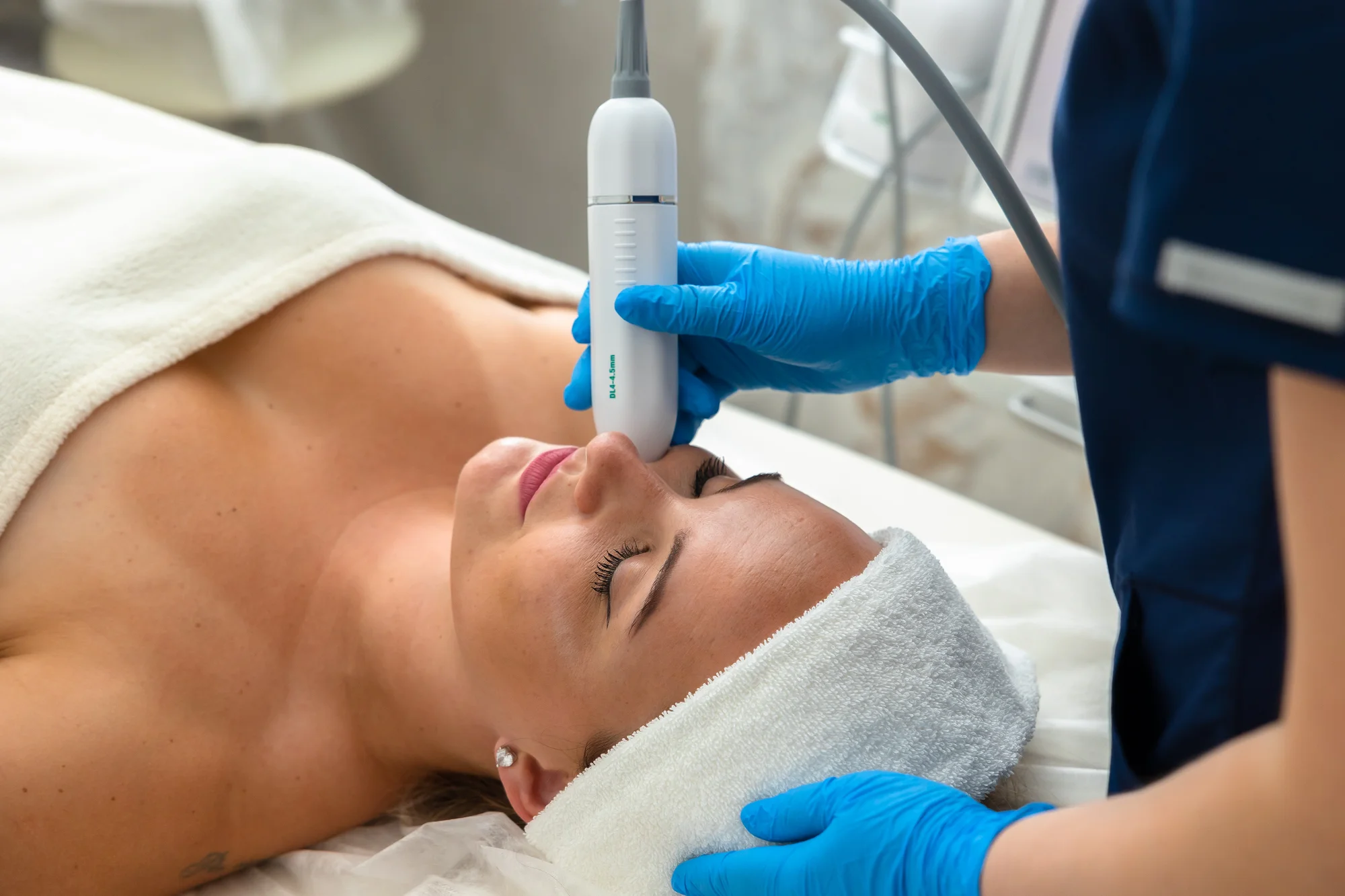 Zredukujte vrásky a napnite pokožku s neinvazívnym faceliftingom Hifu Ultherapy – očné okolie a čelo, dekolt, krk a podbradok alebo celá tvár! – Obrázok 5