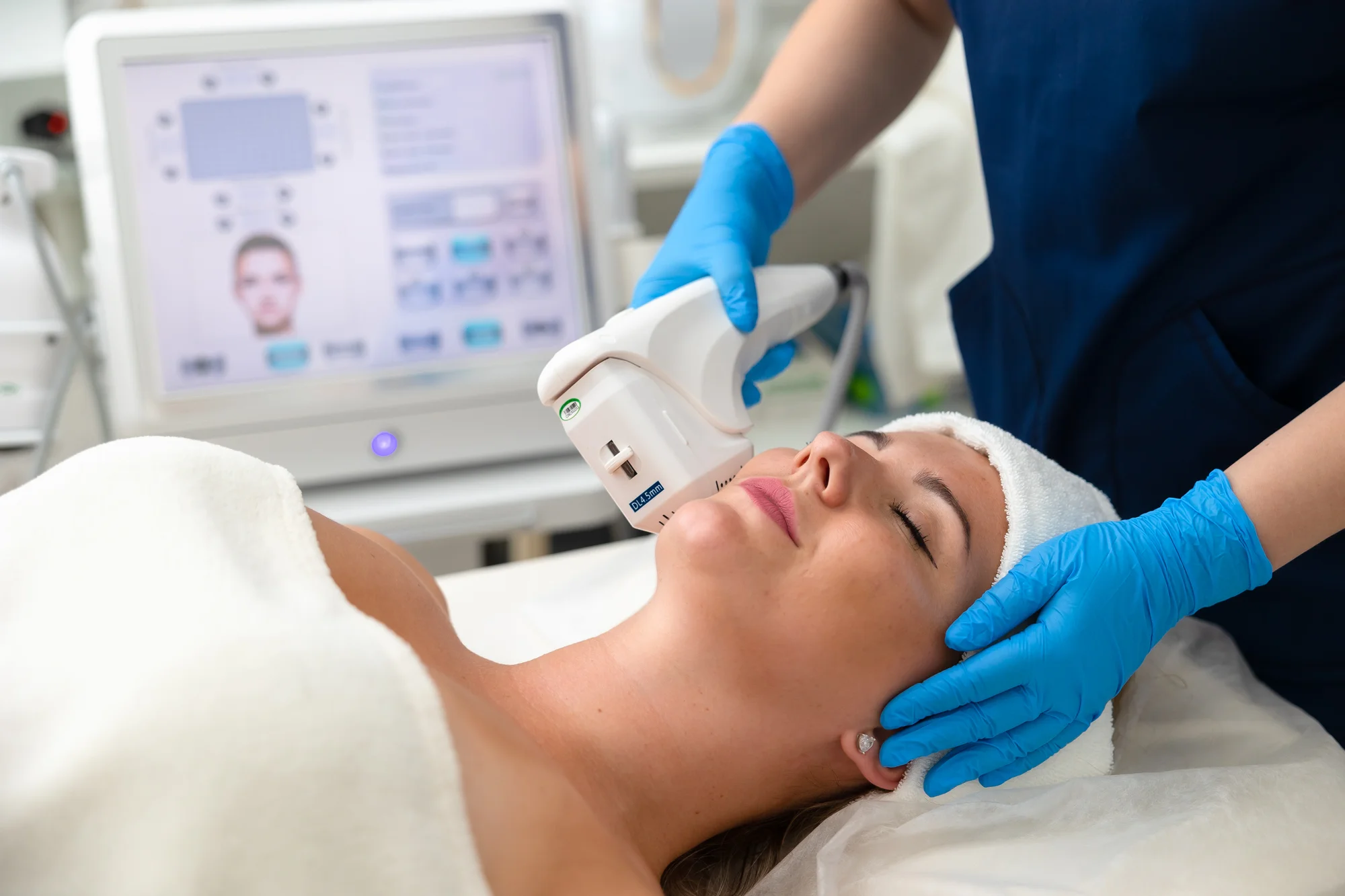 Zredukujte vrásky a napnite pokožku s neinvazívnym faceliftingom Hifu Ultherapy – očné okolie a čelo, dekolt, krk a podbradok alebo celá tvár! – Obrázok 4
