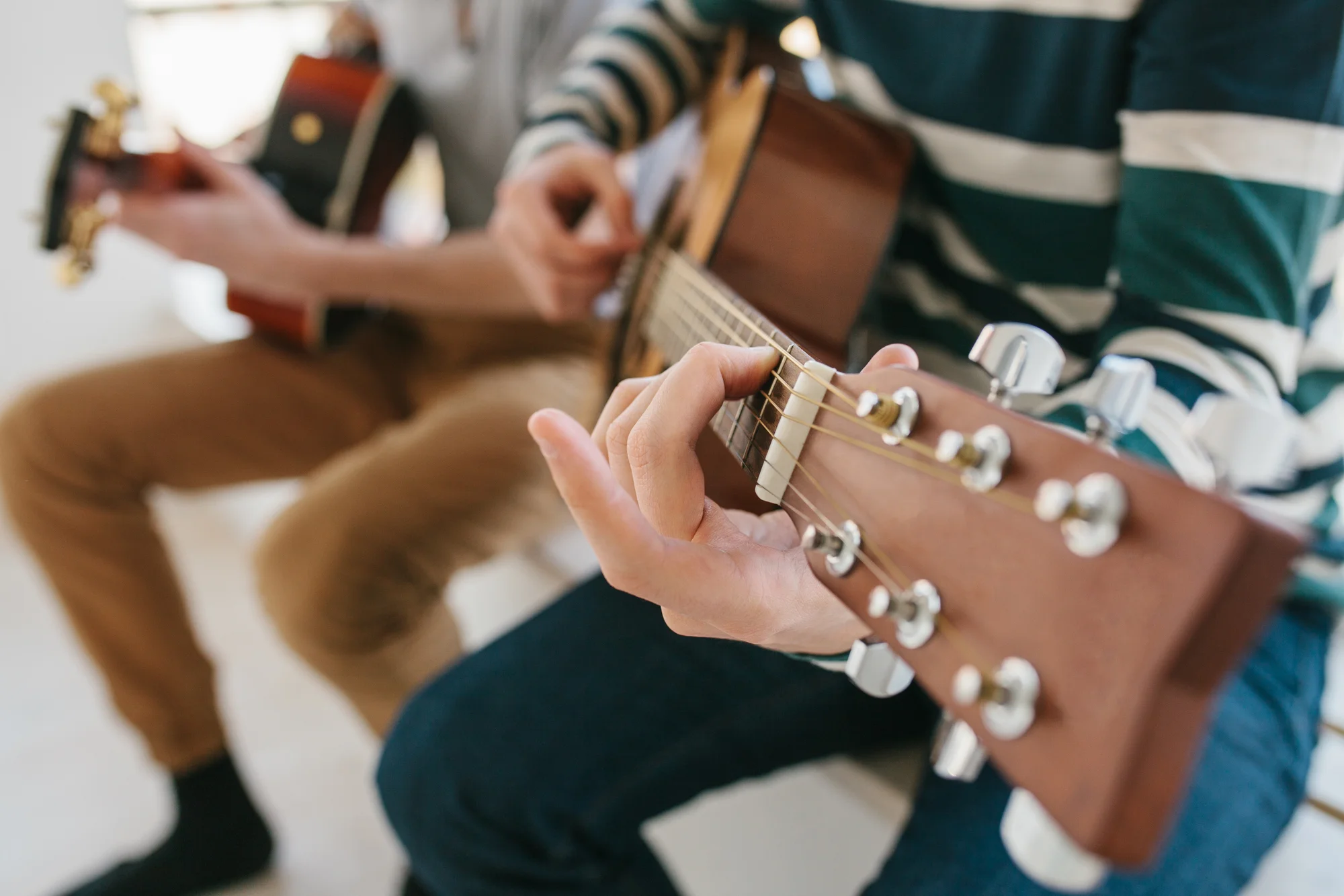 Výučba hry na hudobný nástroj: Gitara, ukulele, klavír, spev či bicie – Obrázok 4