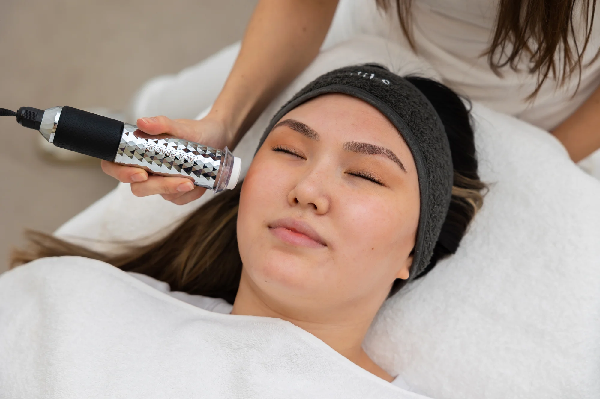 Pleťové ošetrenia v Lovely Beauty by LUNA: BB Glow, skinscrubber a diamantová mikrodermabrázia – Obrázok 6